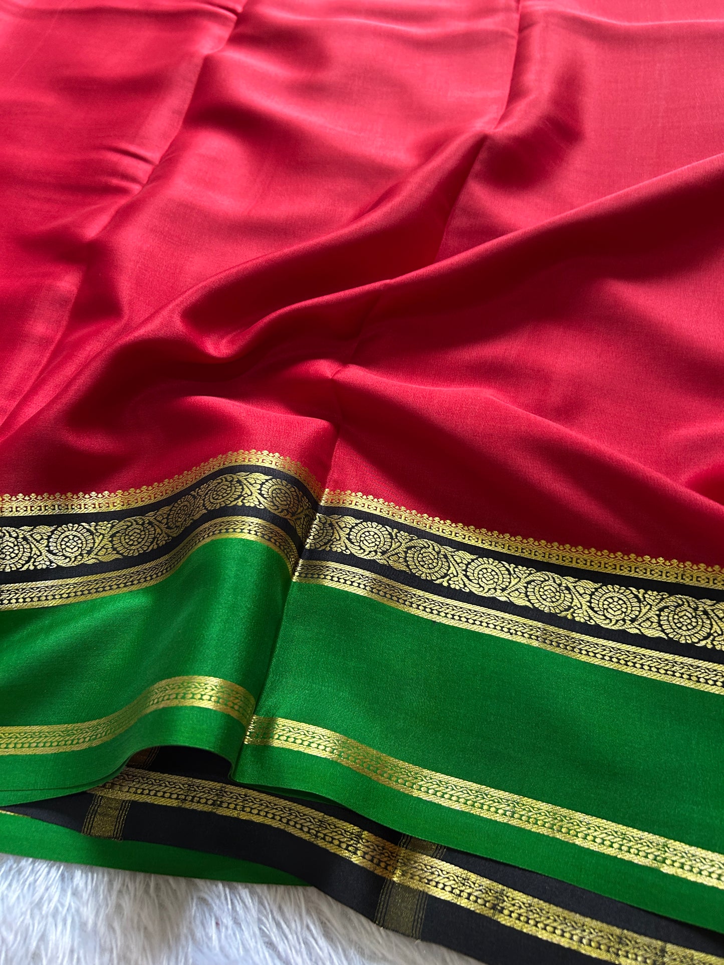 Tara (3D) : red-black-green