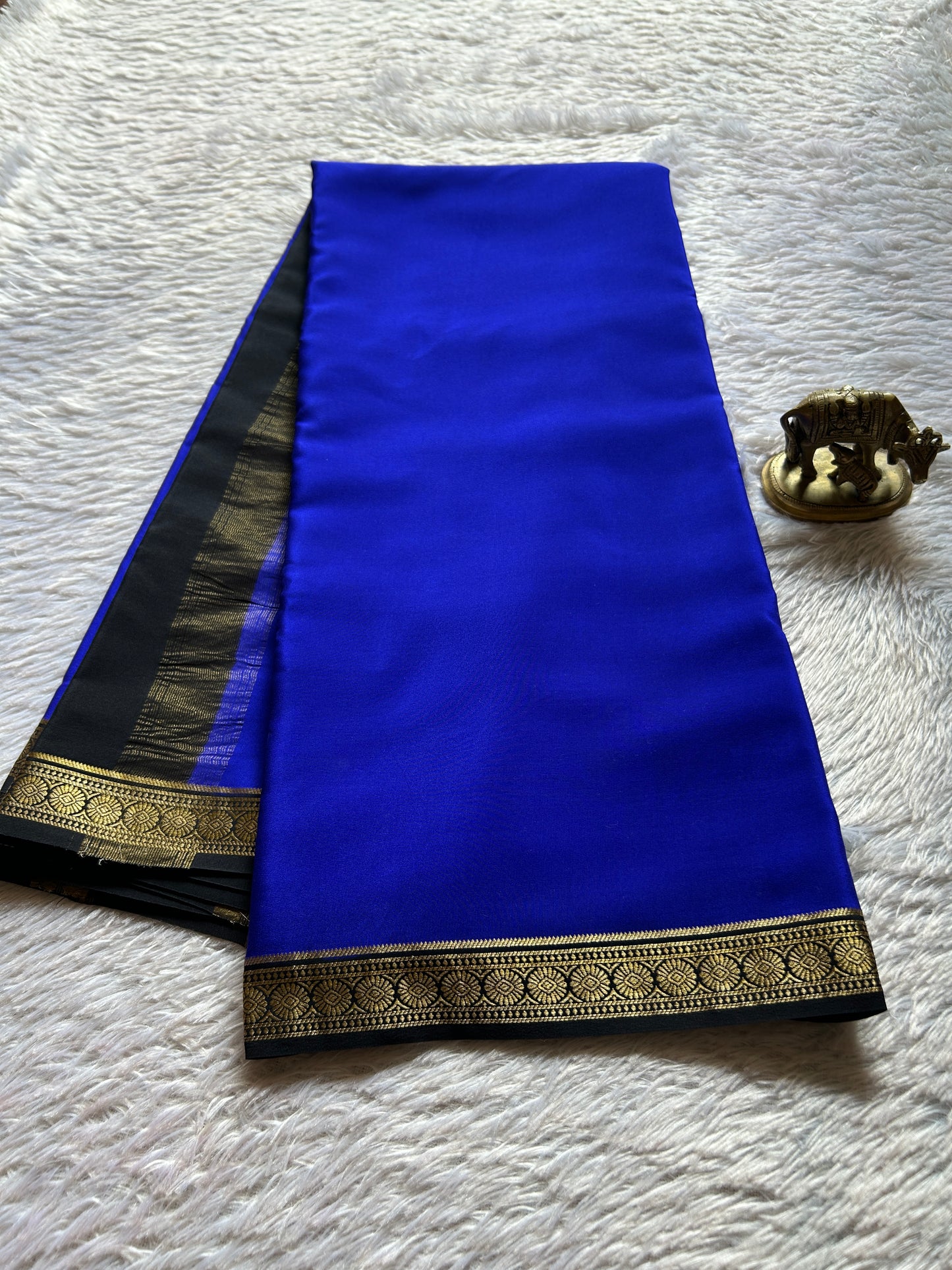Parijata (2D) : Royal blue-black