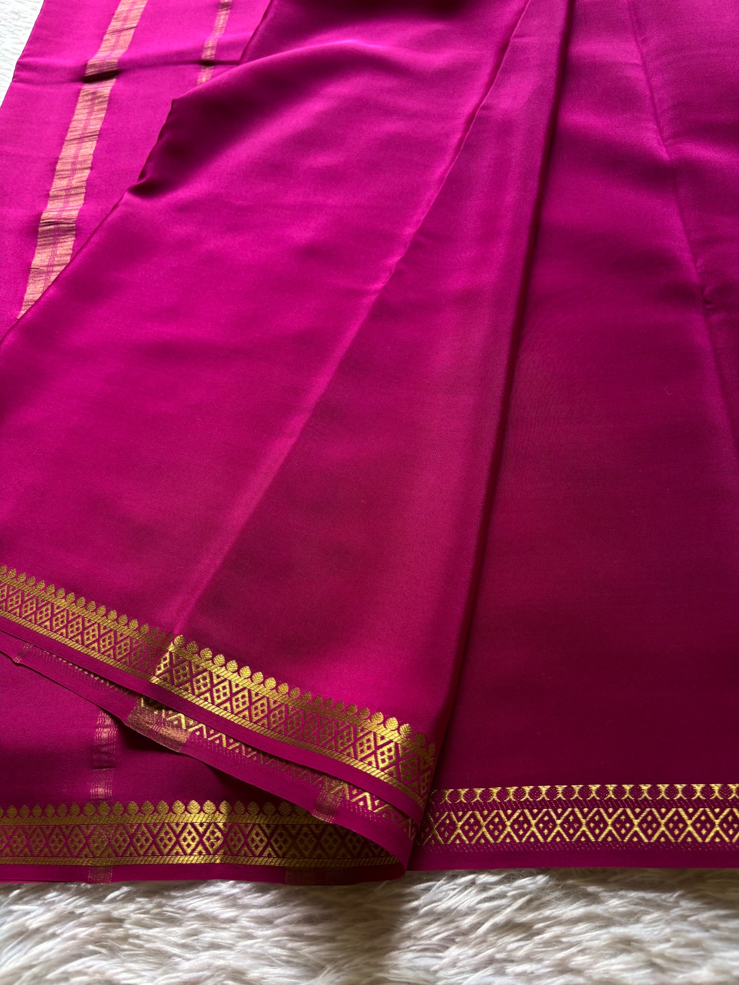 Nikhila : Solid Magenta pink
