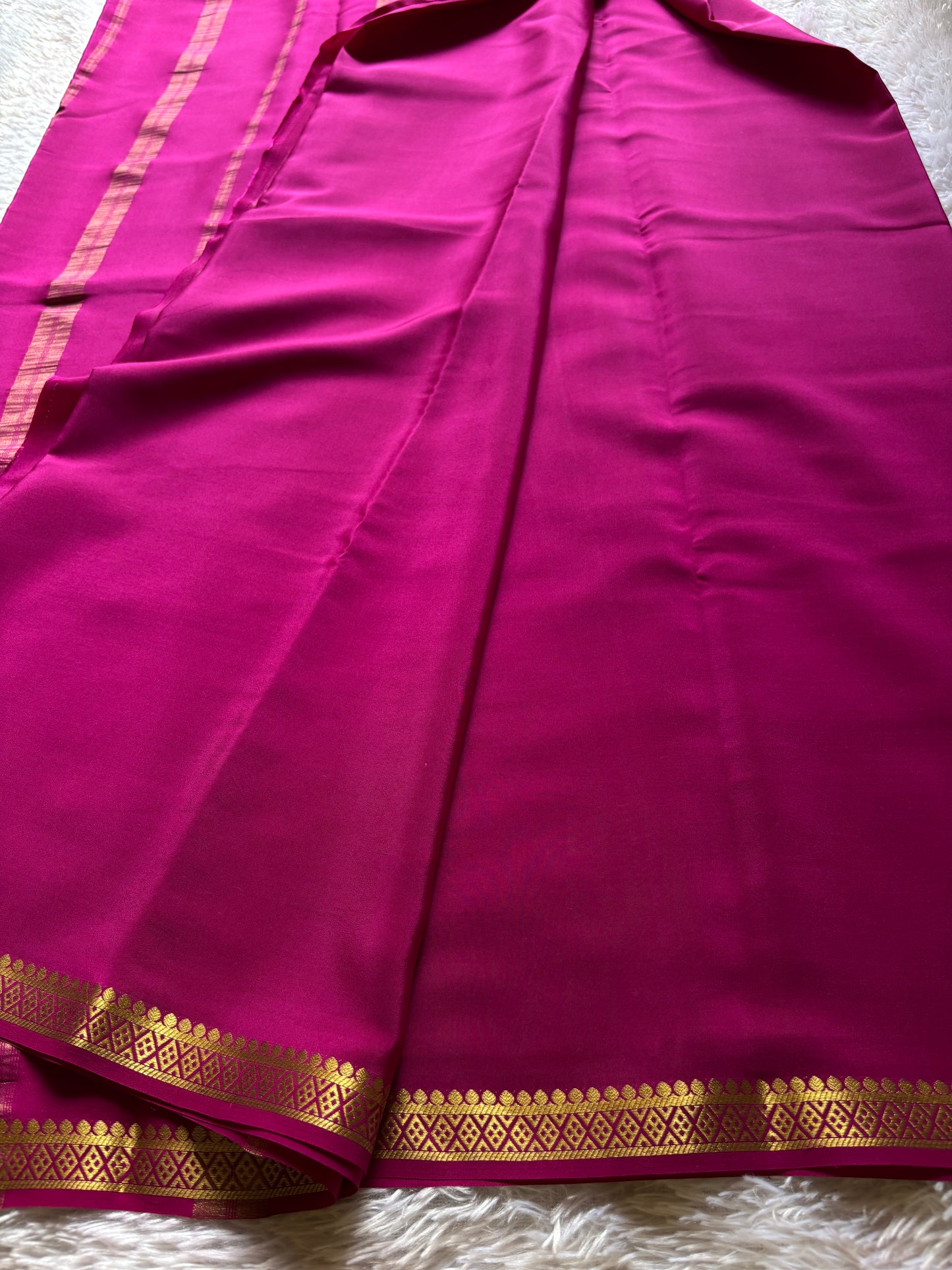 Nikhila : Solid Magenta pink