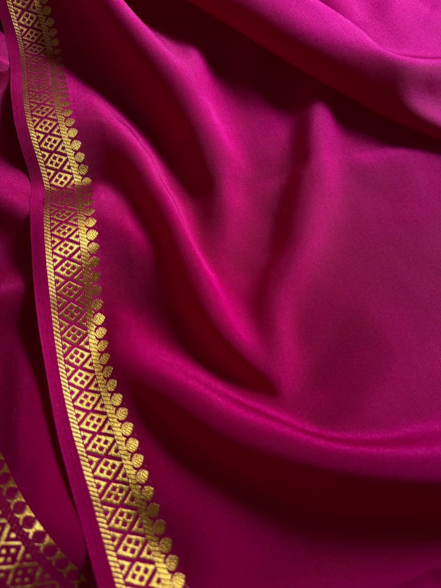 Nikhila : Solid Magenta pink