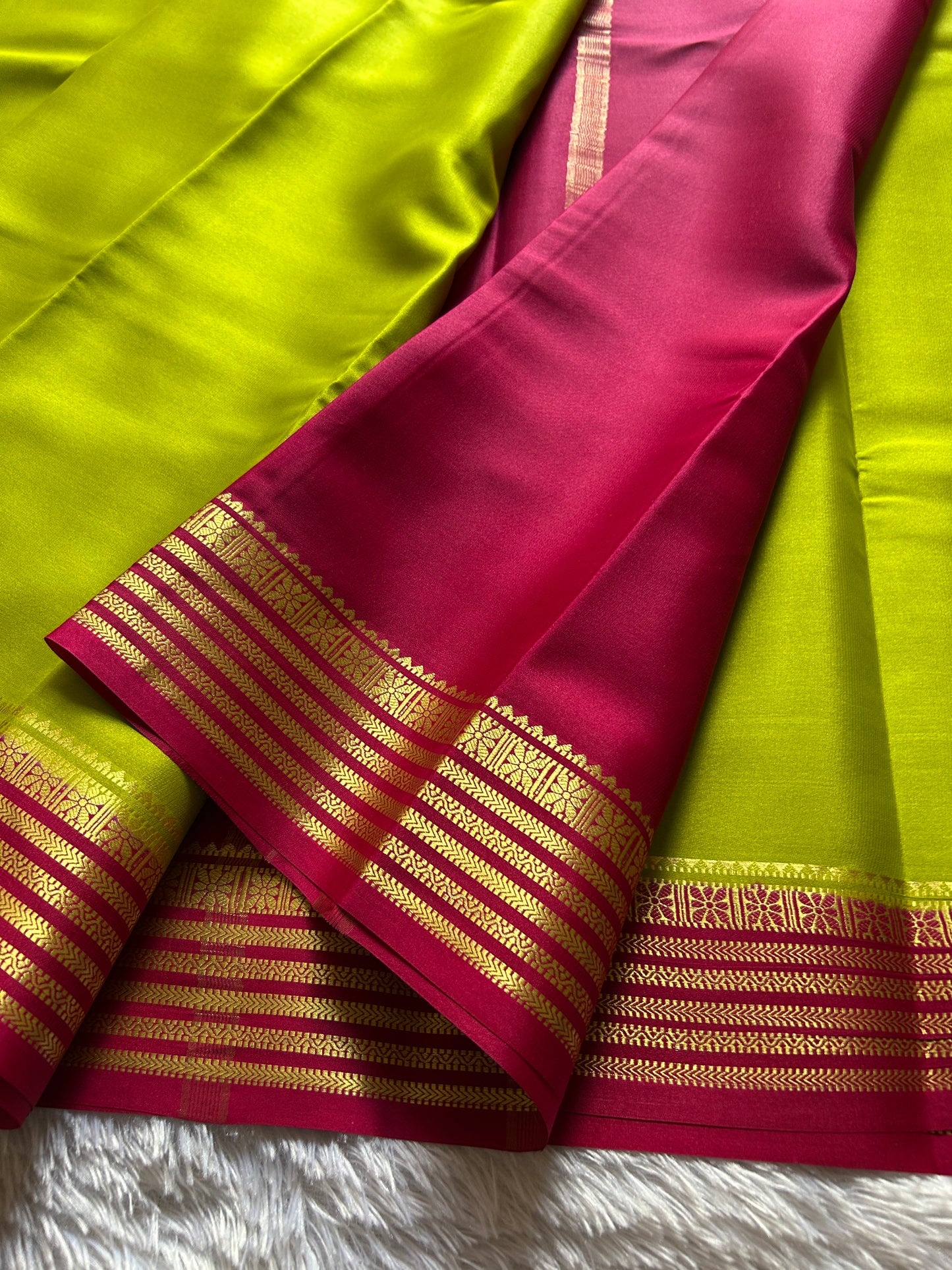Nayana (2D) : Mehendi green-pink