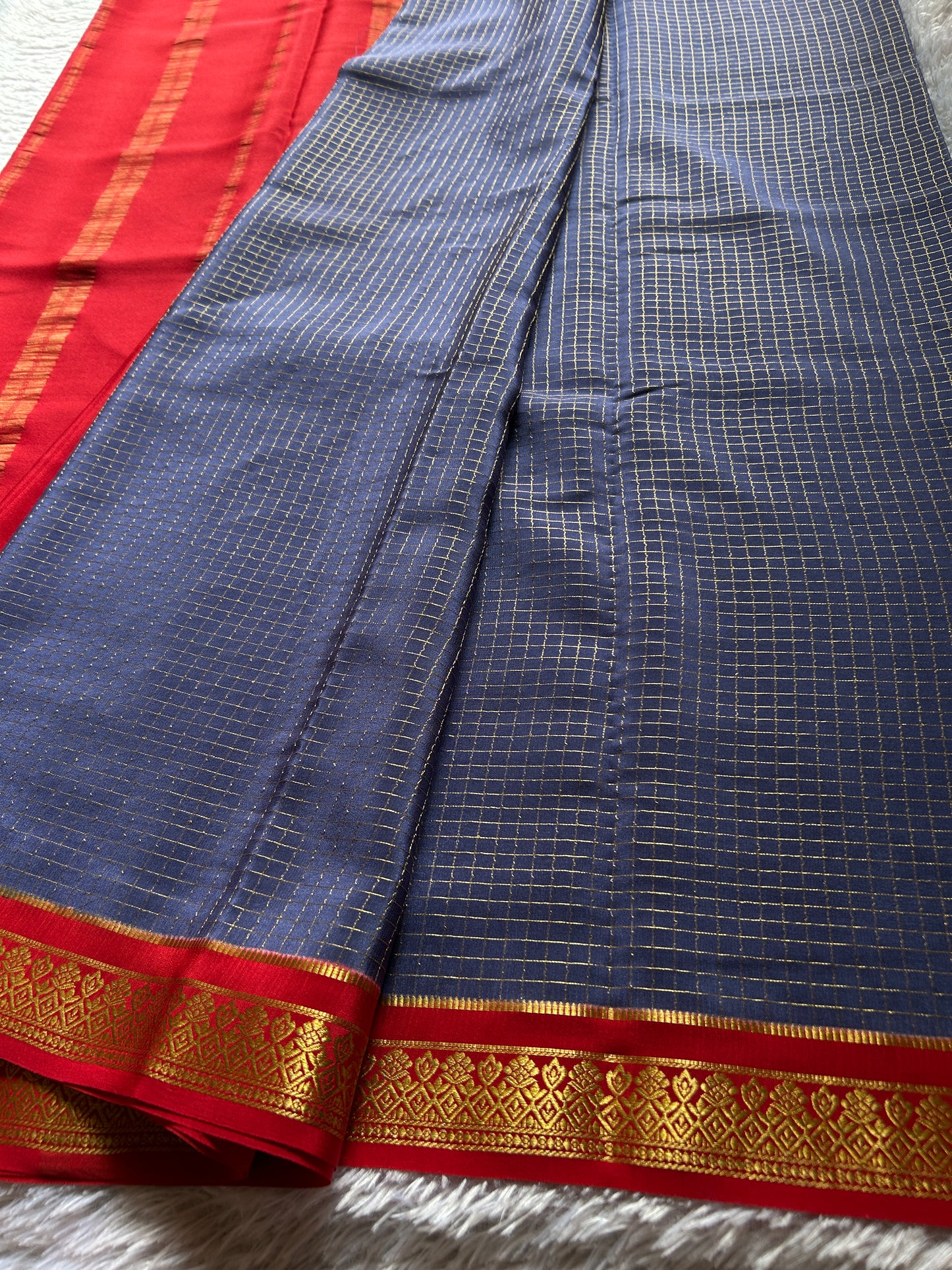 Vishakha (2D) : Deep blue-dark red