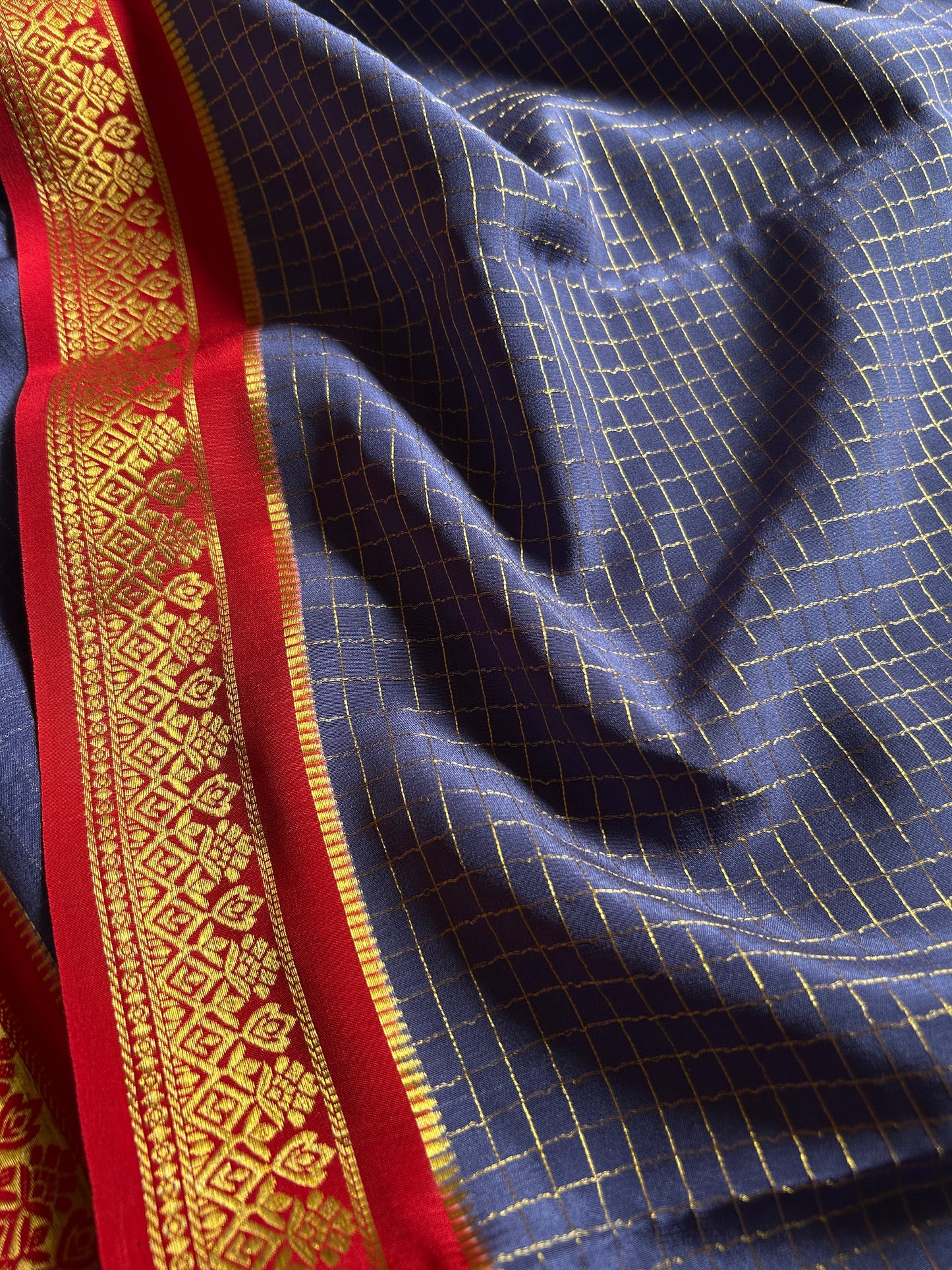 Vishakha (2D) : Deep blue-dark red