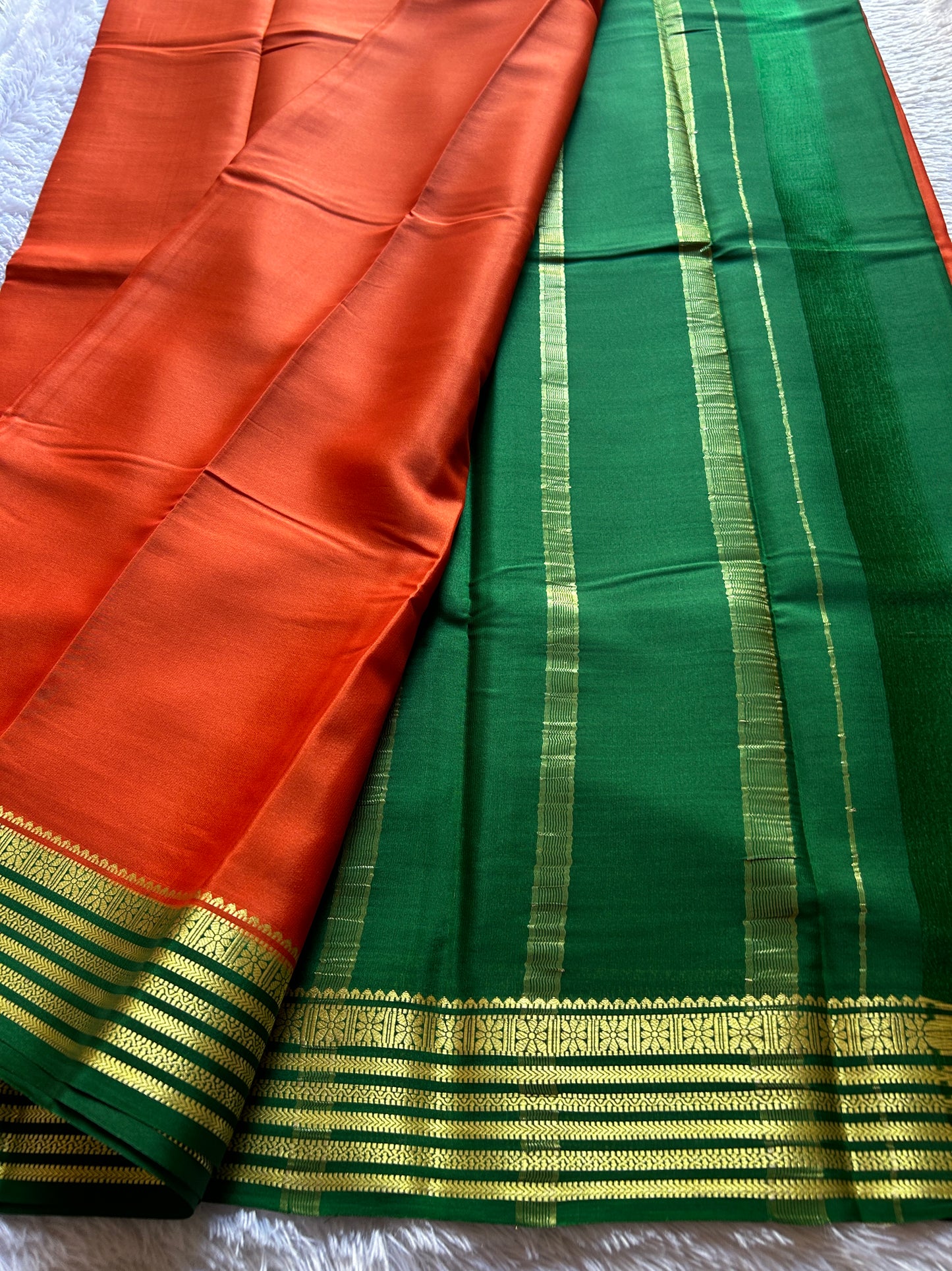 Nayana (2D) : Dark orange-bottle green