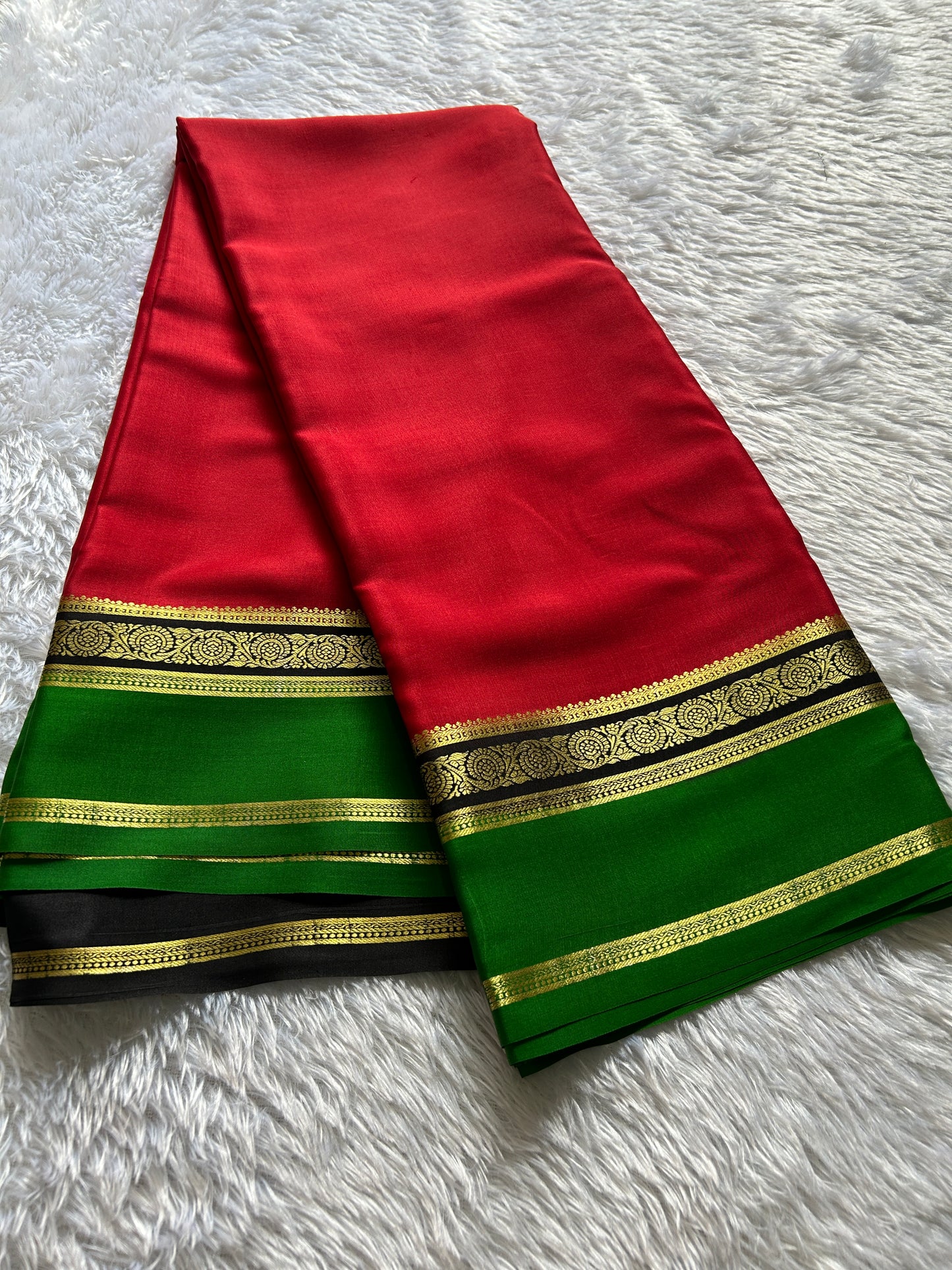 Tara (3D) : red-black-green