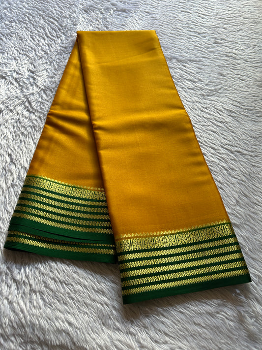 Nayana (2D) : Golden yellow-bottle green