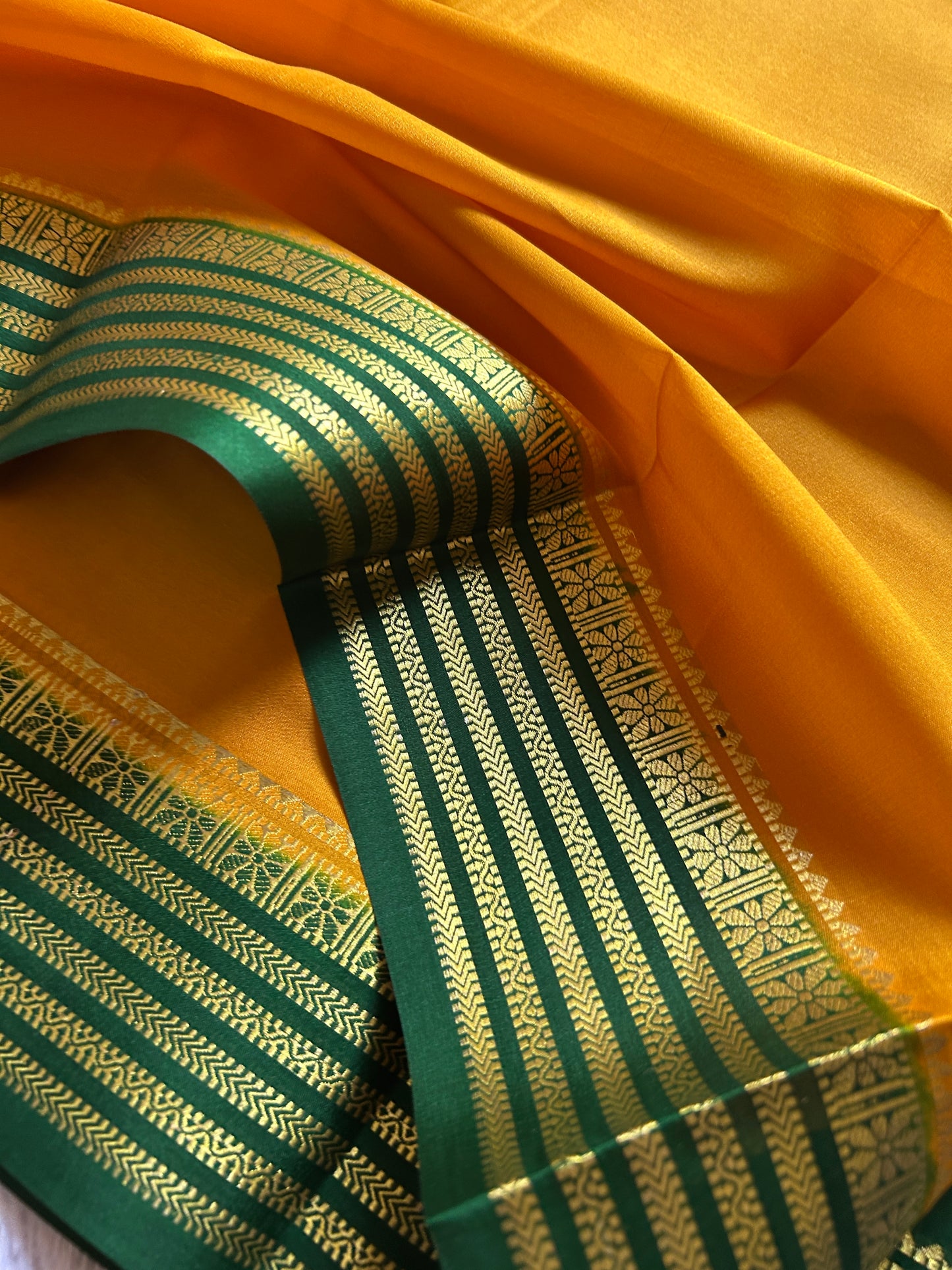 Nayana (2D) : Golden yellow-bottle green