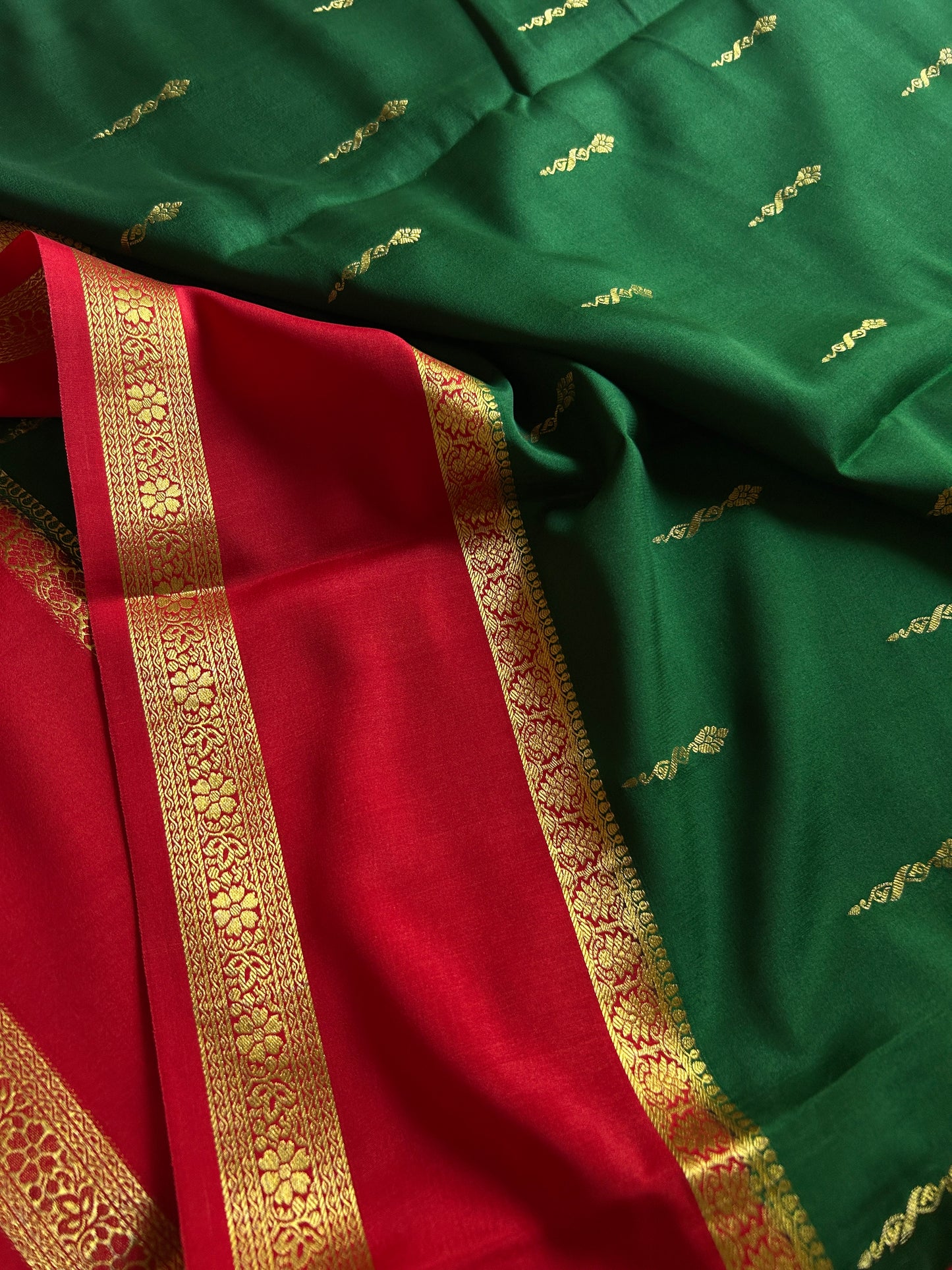 Jayashri (2D) : Bottle green-red