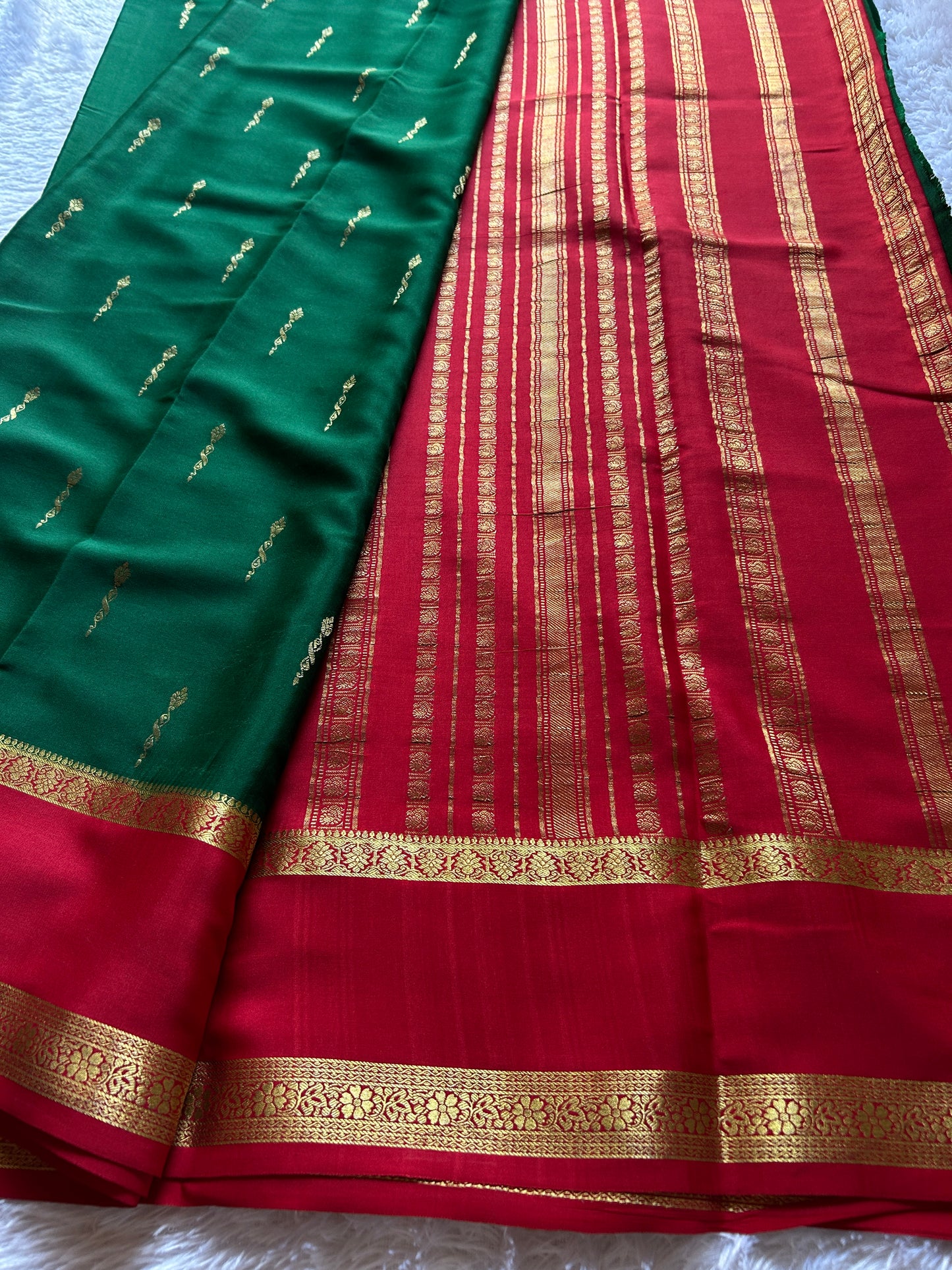 Jayashri (2D) : Bottle green-red