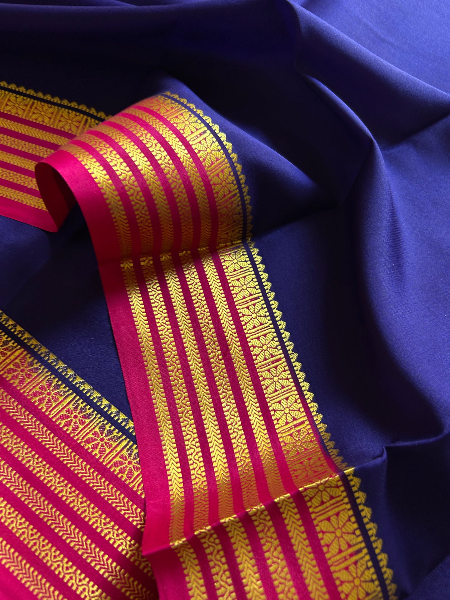 Nayana (2D) : Navy blue-pink