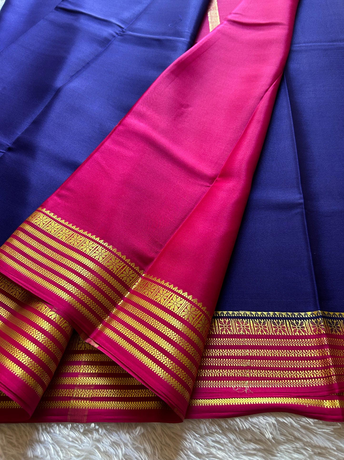 Nayana (2D) : Navy blue-pink