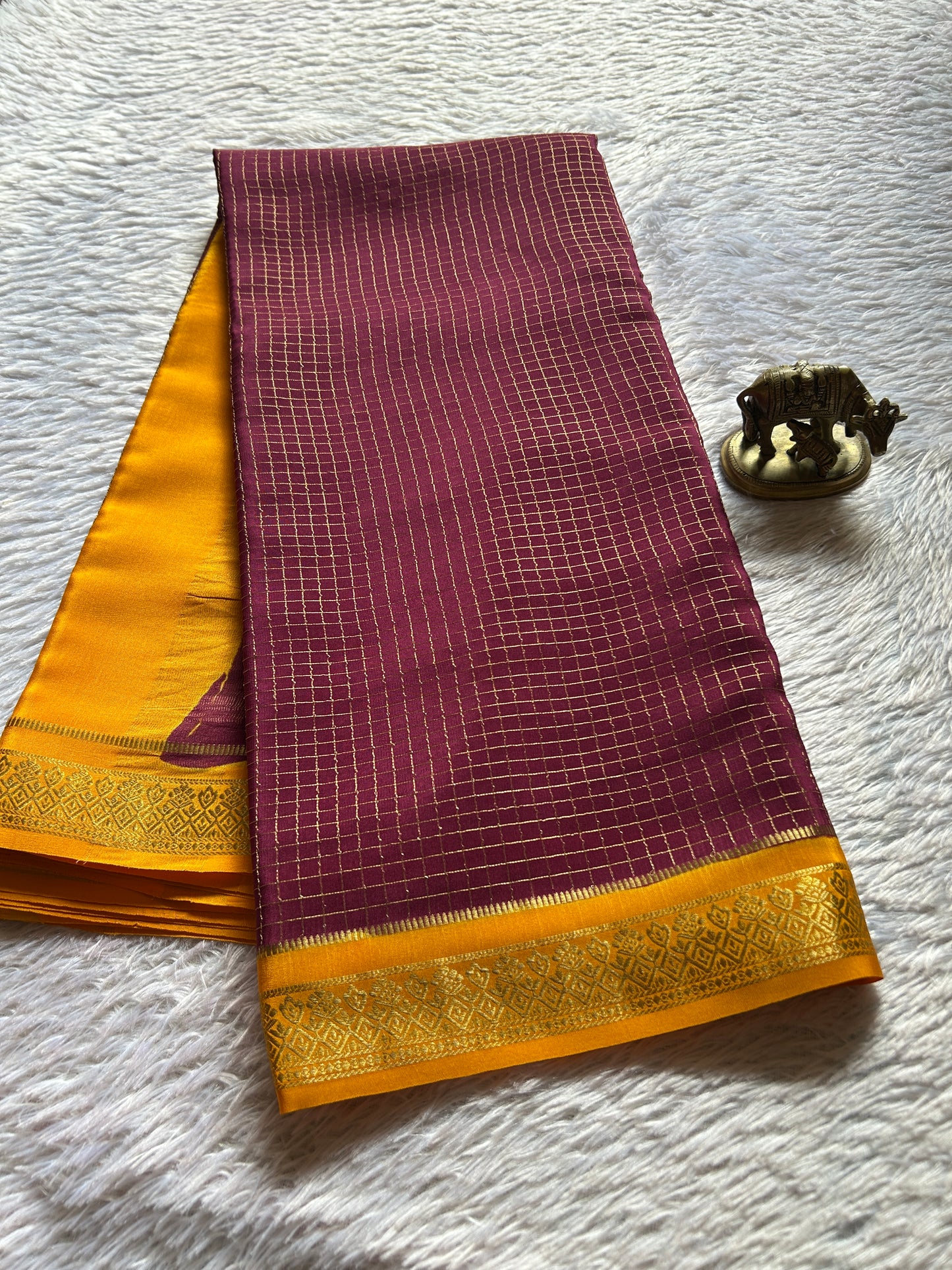 Vishakha (2D) : Maroon-golden yellow