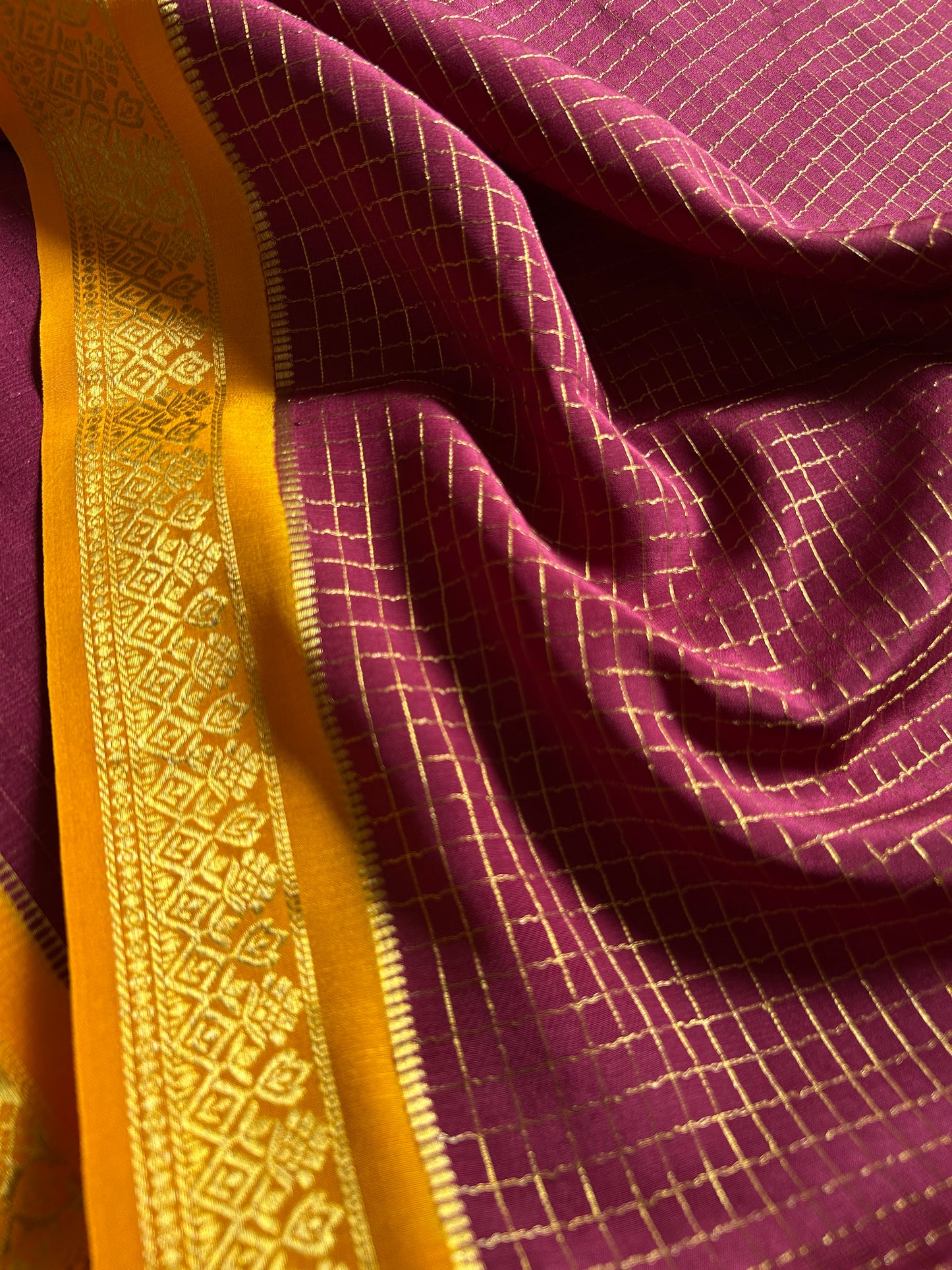 Vishakha (2D) : Maroon-golden yellow