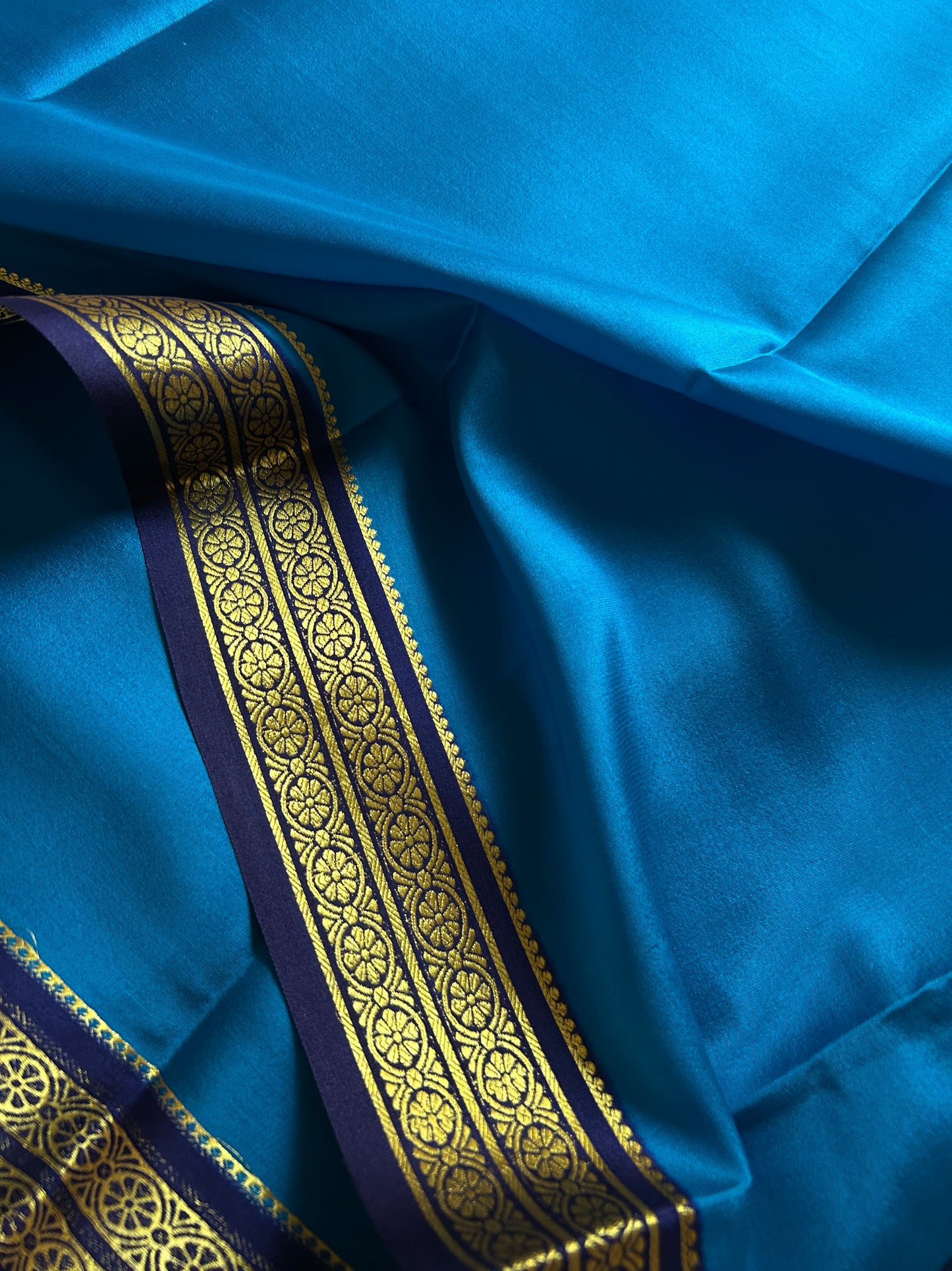 Pushpavathi (2D) : Ananda blue-navy blue