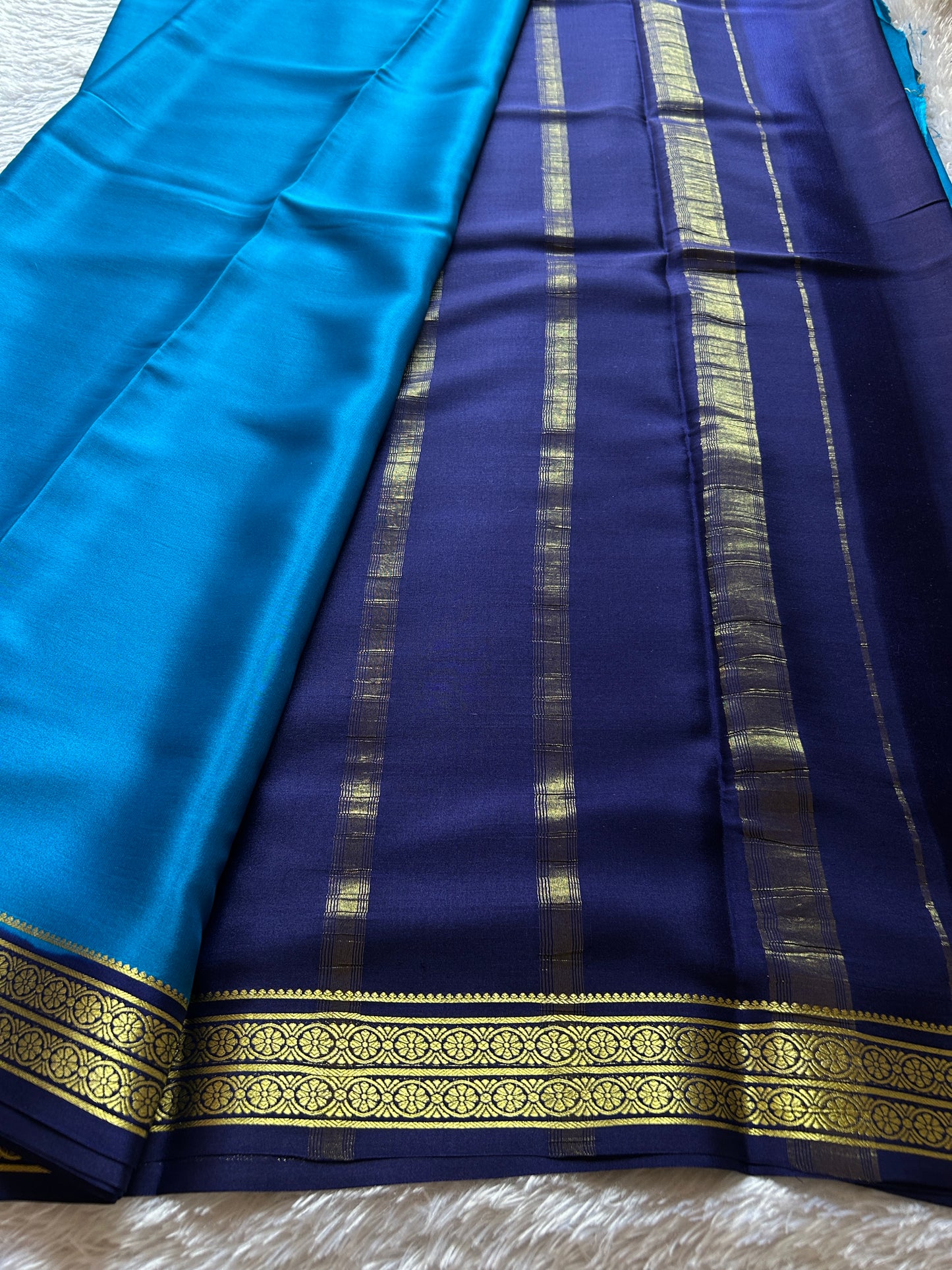 Pushpavathi (2D) : Ananda blue-navy blue