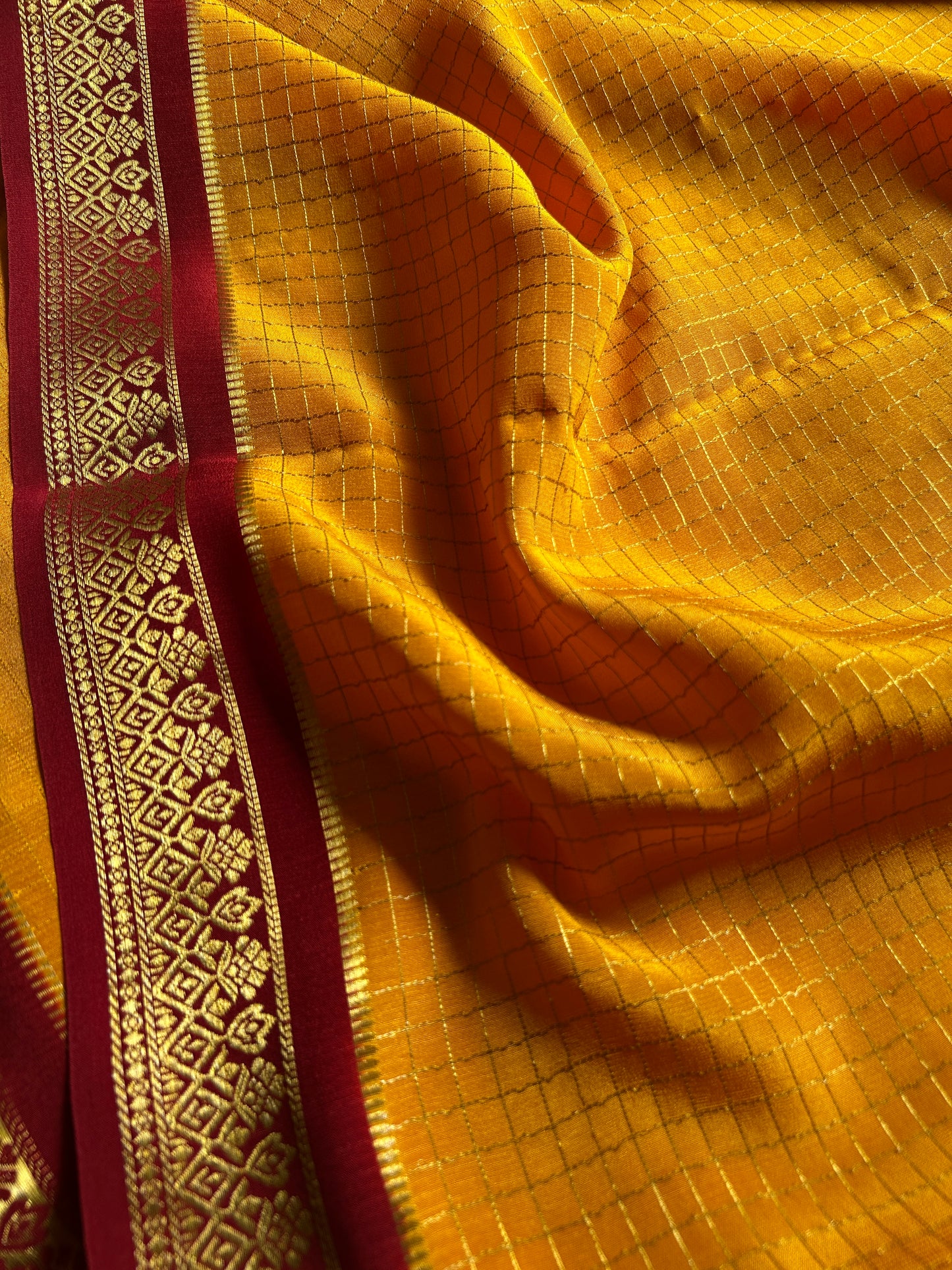 Vishakha (2D) : Golden yellow-dark red