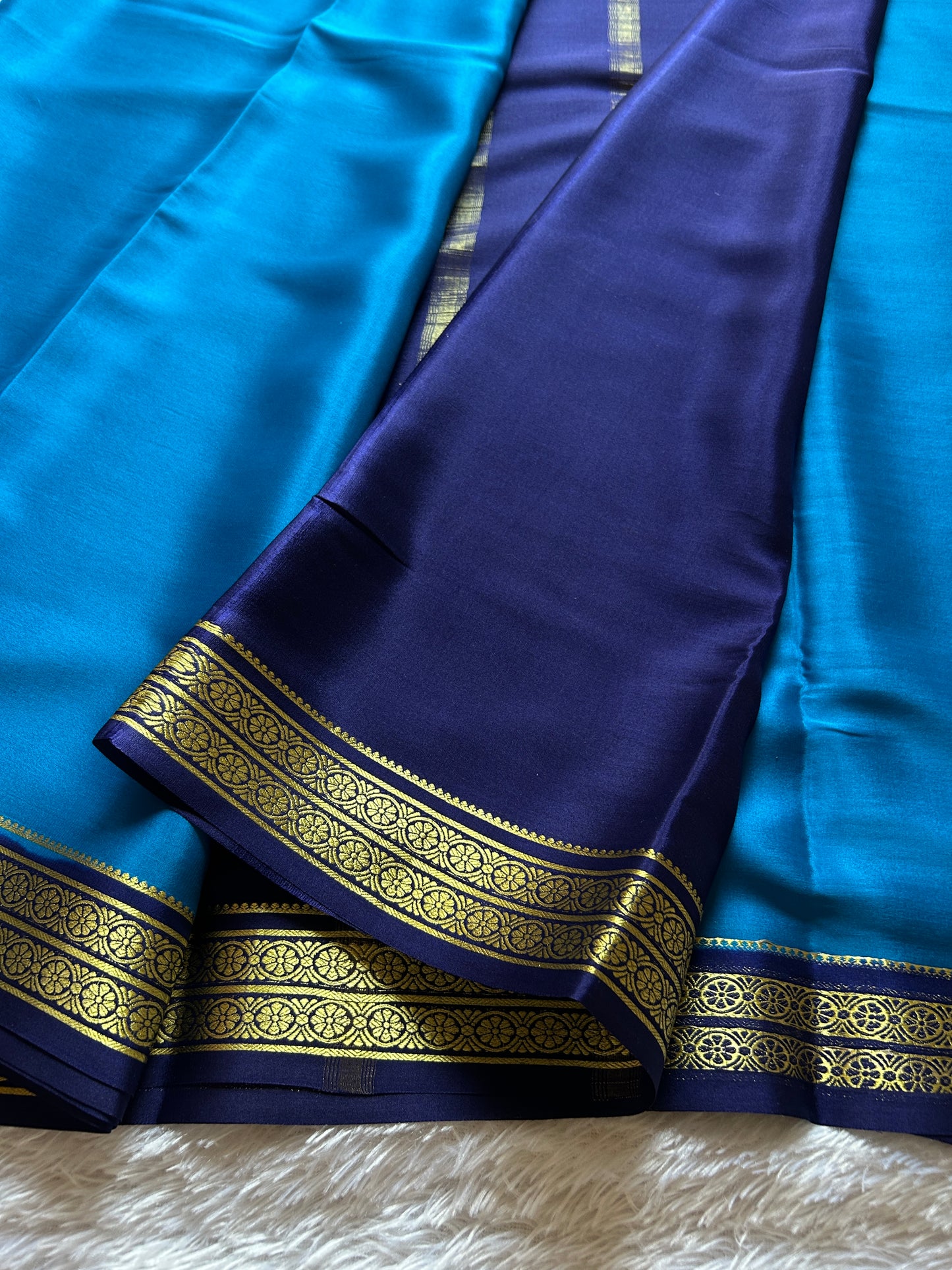 Pushpavathi (2D) : Ananda blue-navy blue