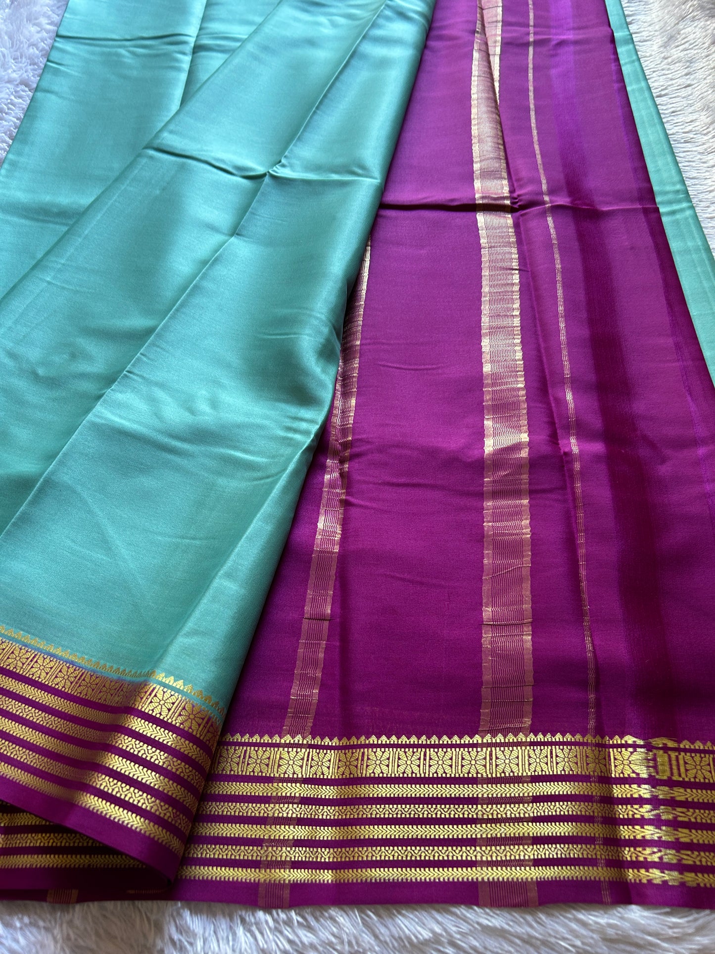 Nayana (2D) : Sea blue-magenta