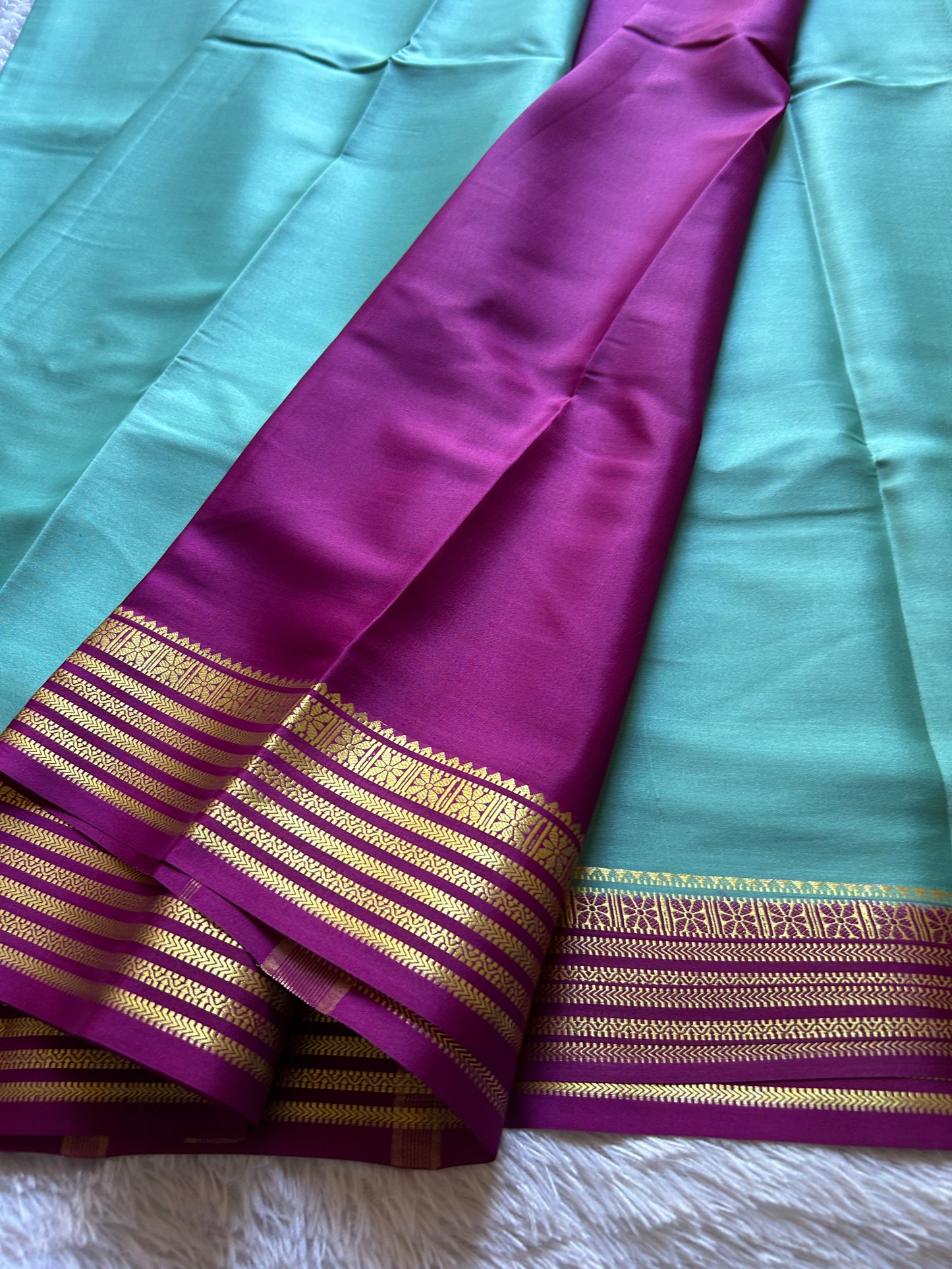 Nayana (2D) : Sea blue-magenta