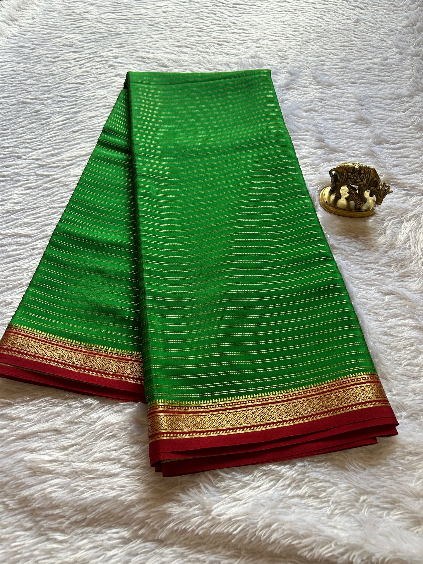 Urvi (2D) : Leaf green-dark red
