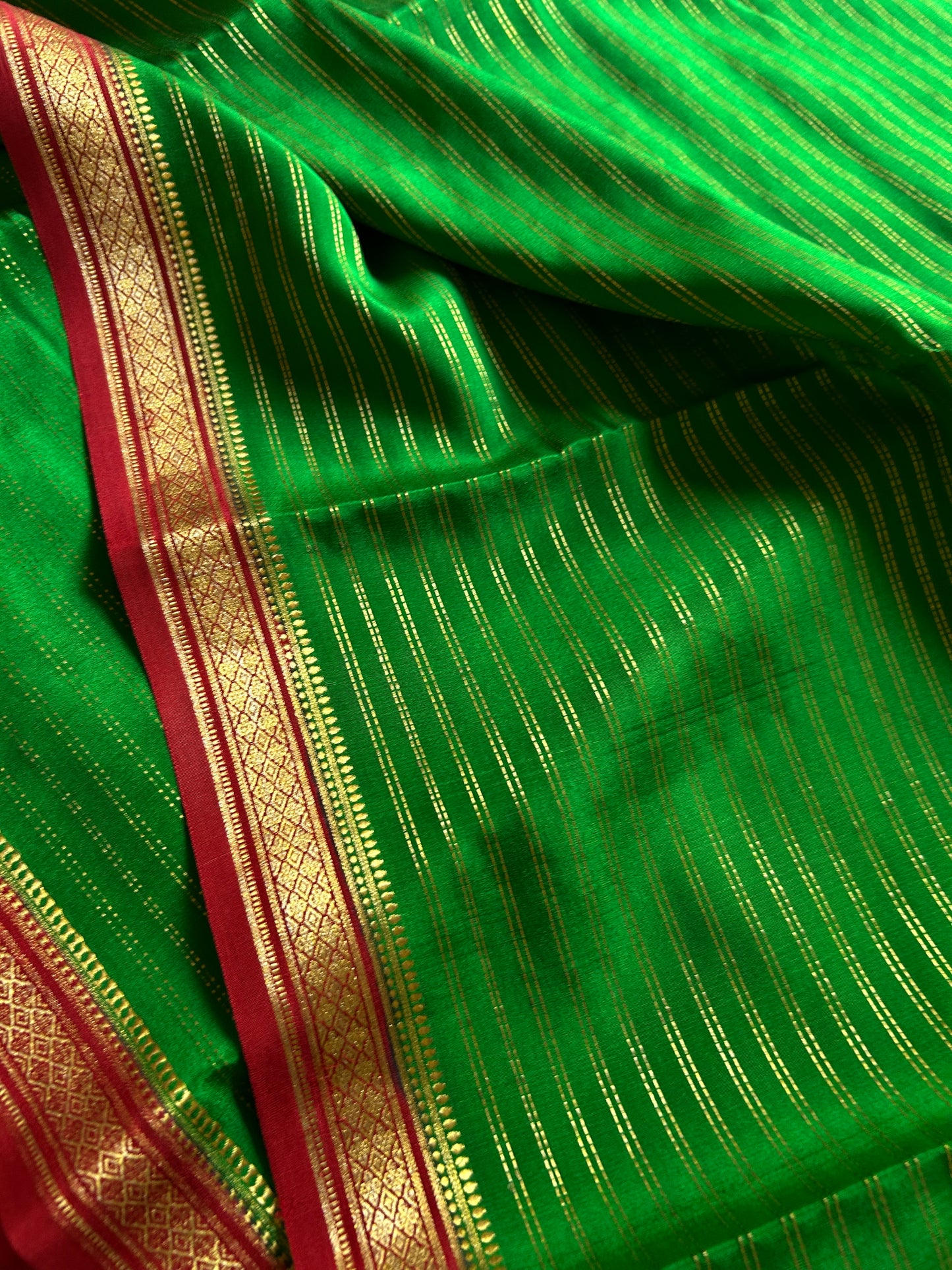 Urvi (2D) : Leaf green-dark red