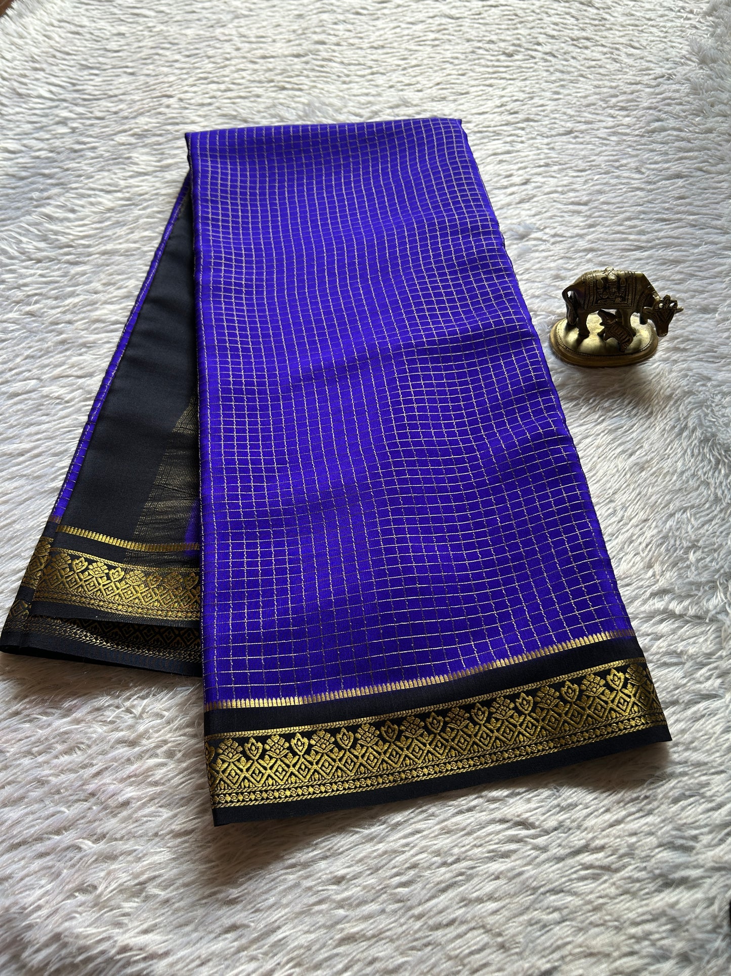 Vishakha (2D) : Royal blue-black