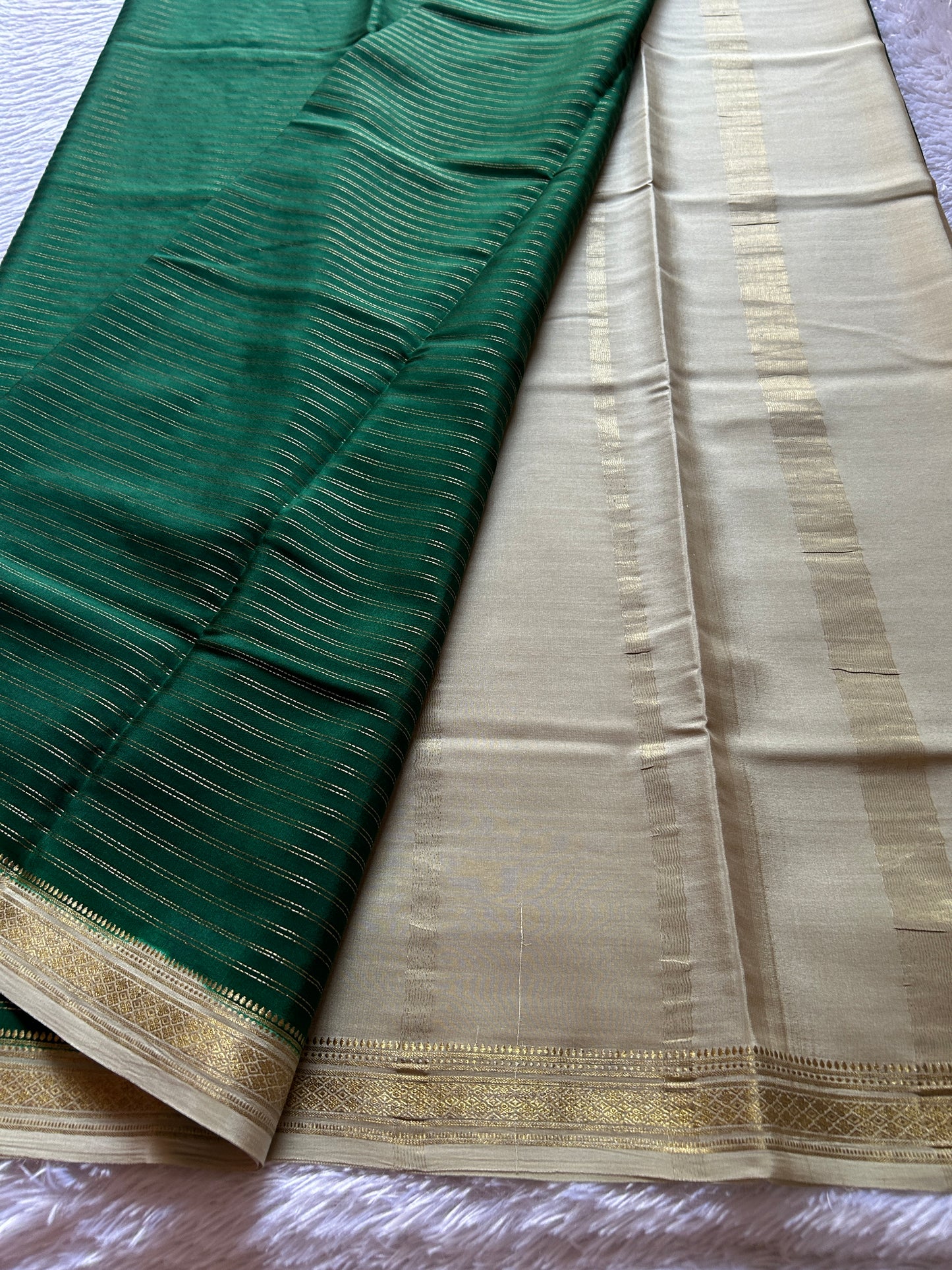 Urvi (2D) : Bottle green-off white