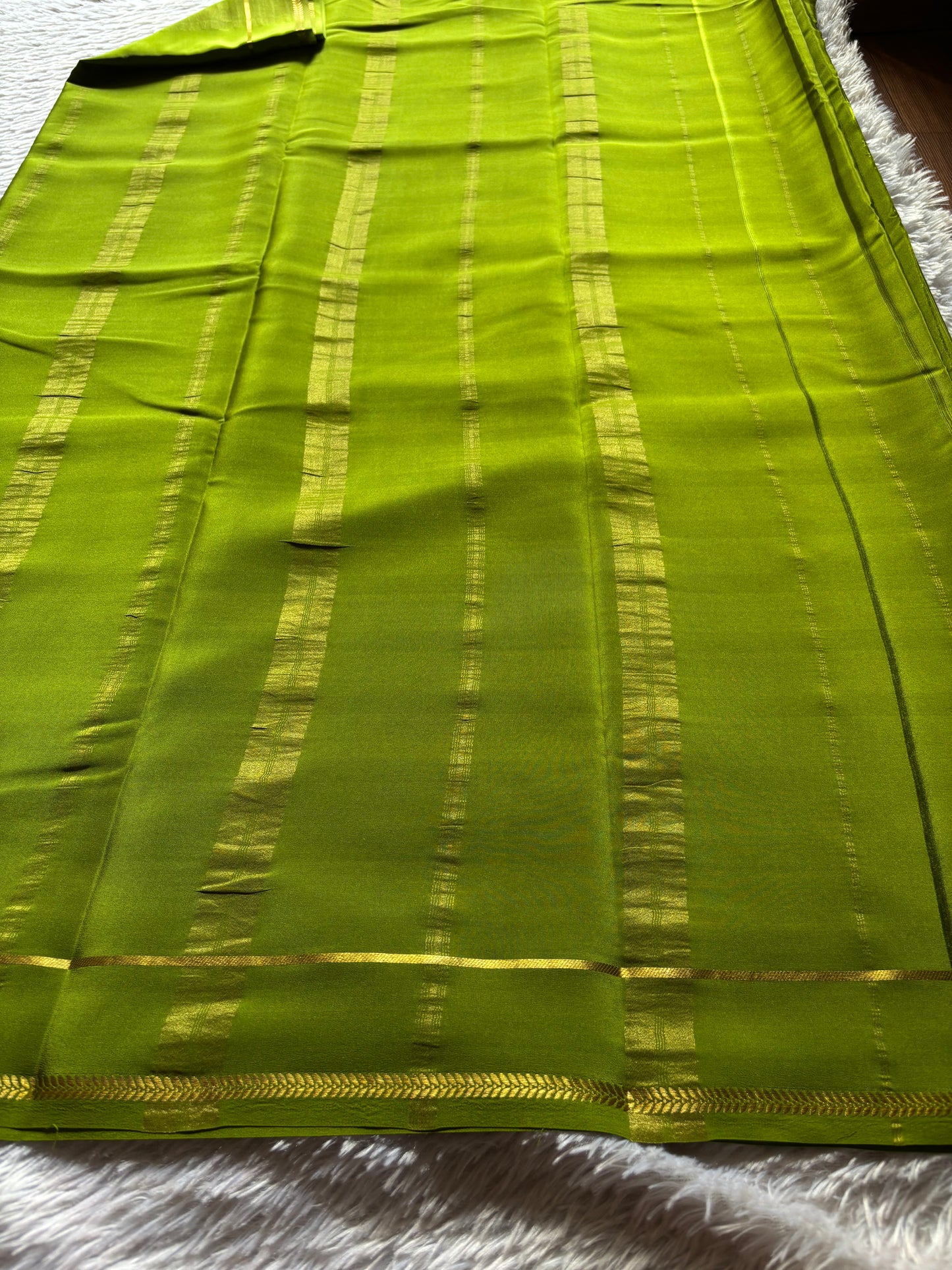 Vinaya : Solid Mehendi green
