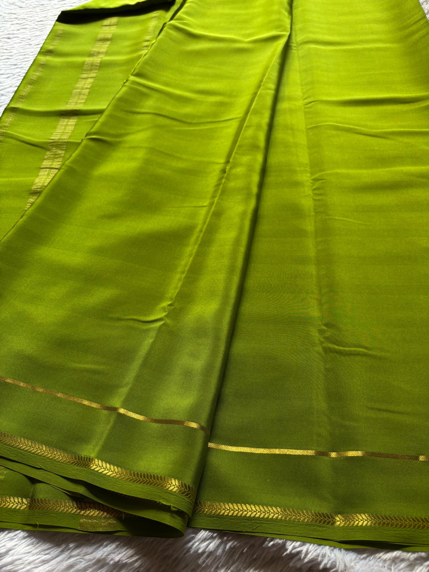 Vinaya : Solid Mehendi green