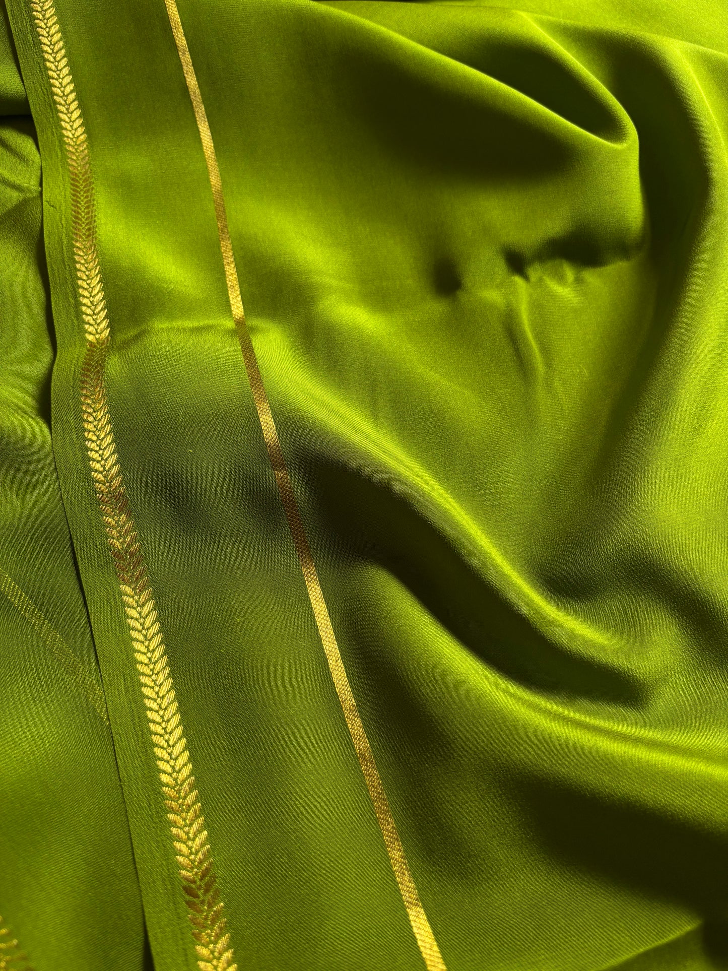 Vinaya : Solid Mehendi green