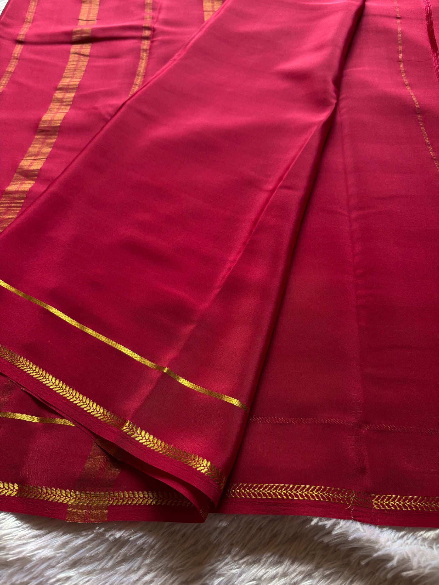 Vinaya : Solid Dark red