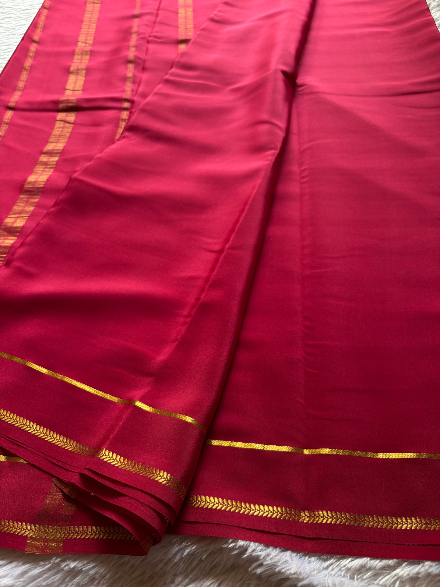 Vinaya : Solid Dark red