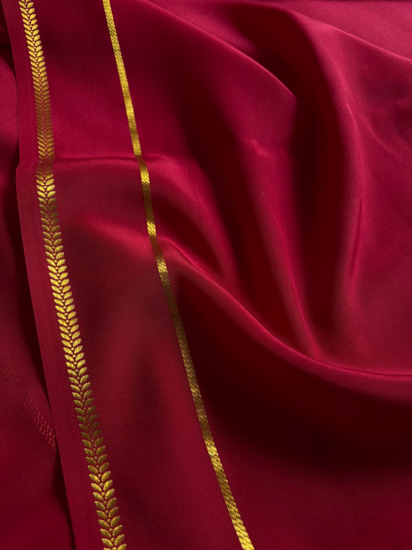 Vinaya : Solid Dark red