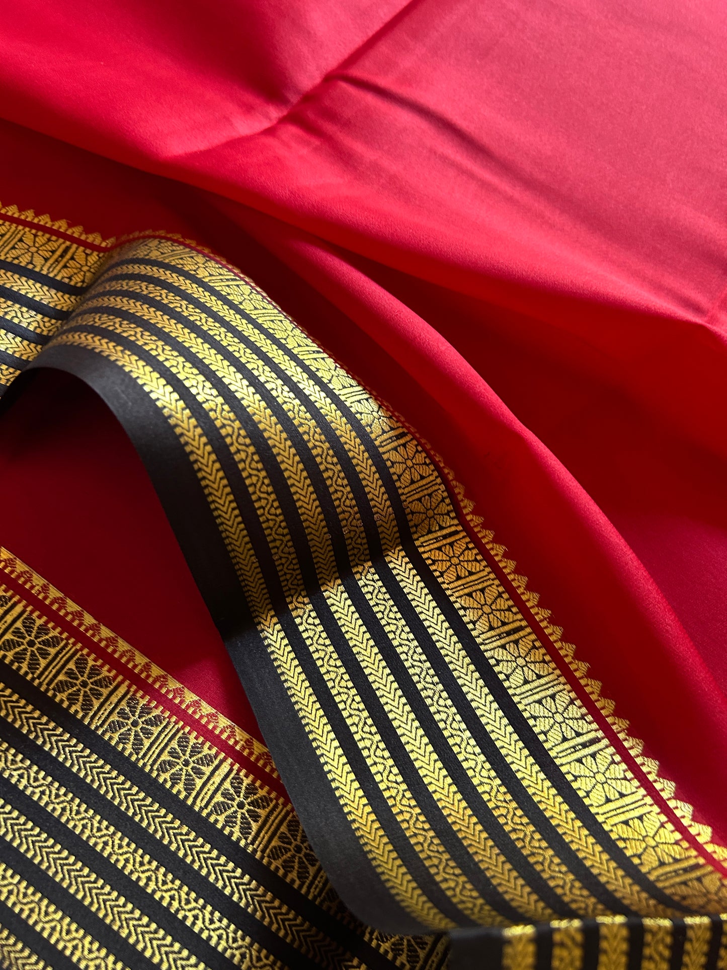 Nayana (2D) : Red-black