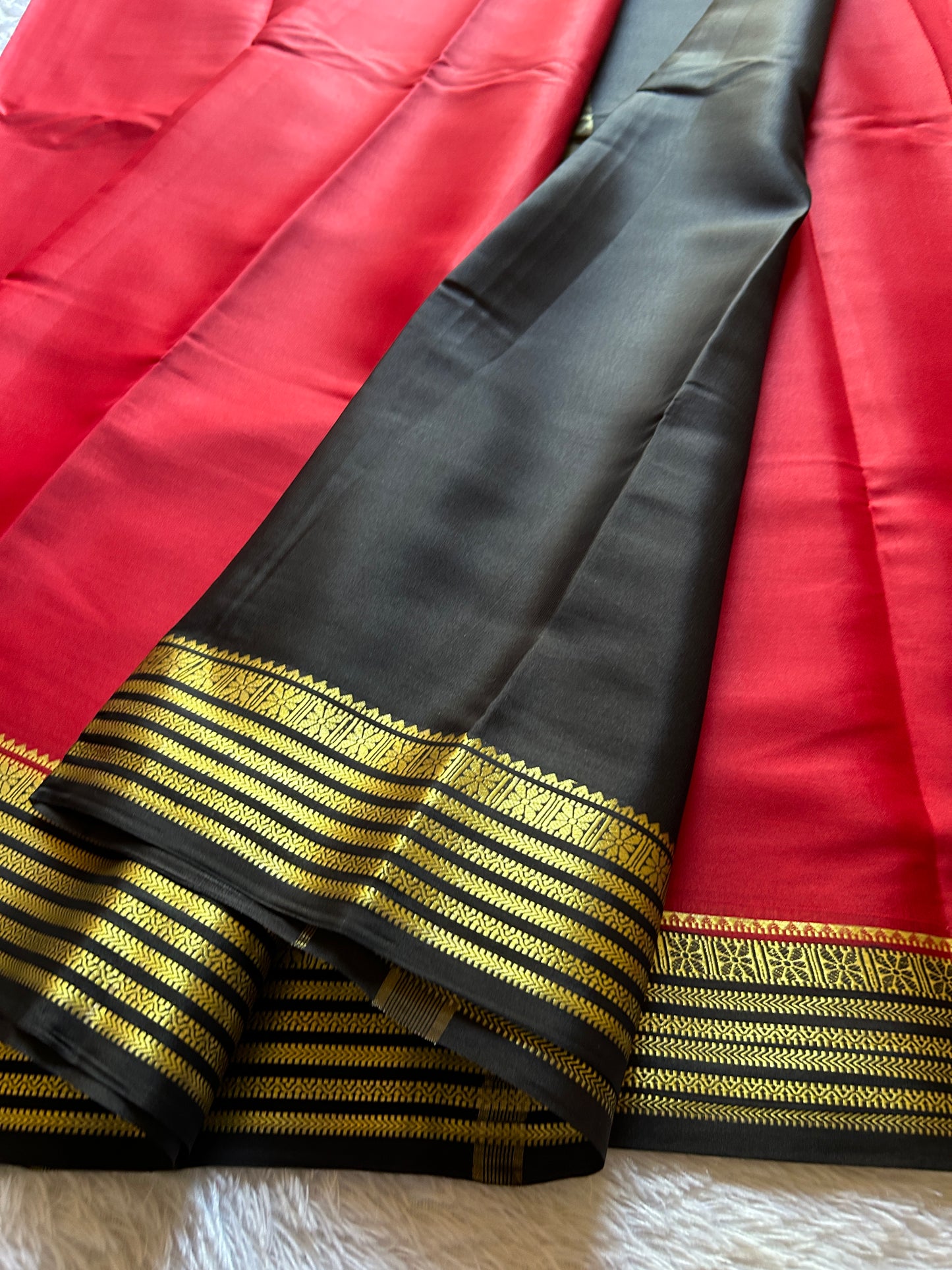 Nayana (2D) : Red-black