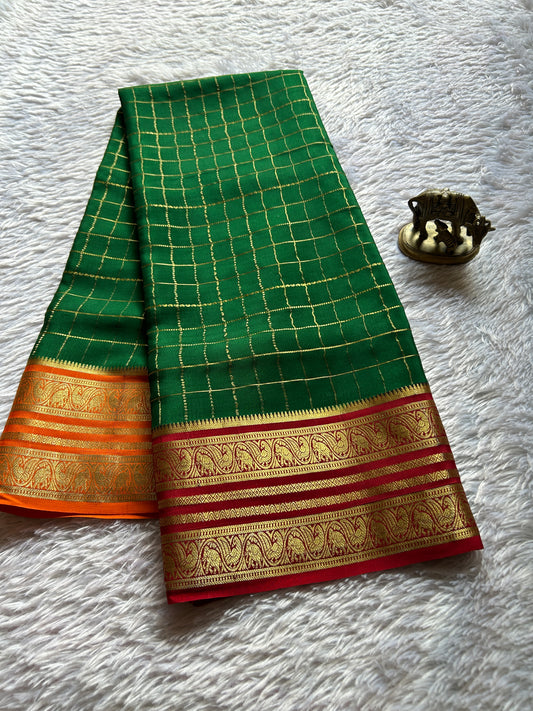 Ganga (3D) : Bottle green-orange-red