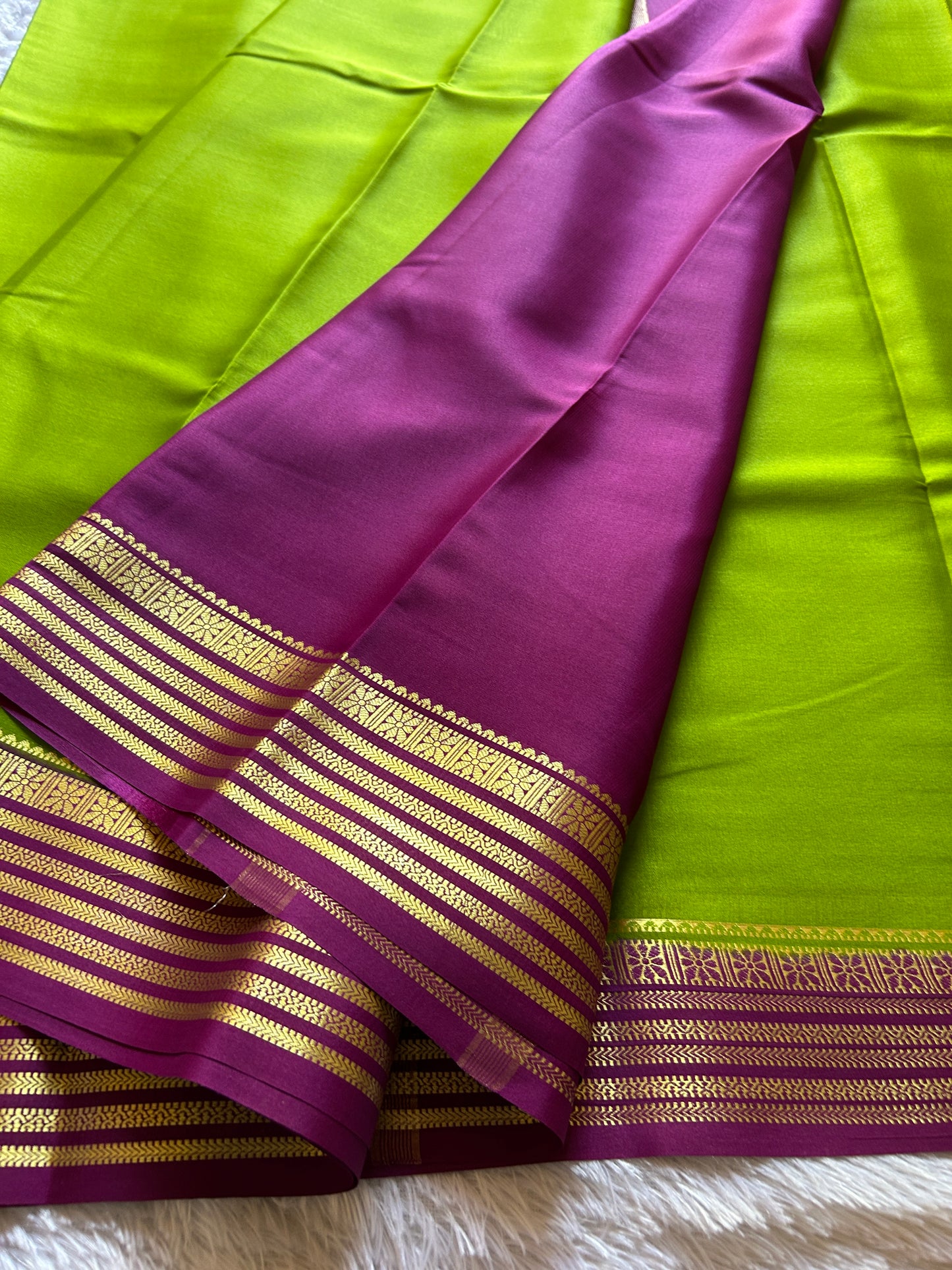 Nayana (2D) : Mehendi green-magenta