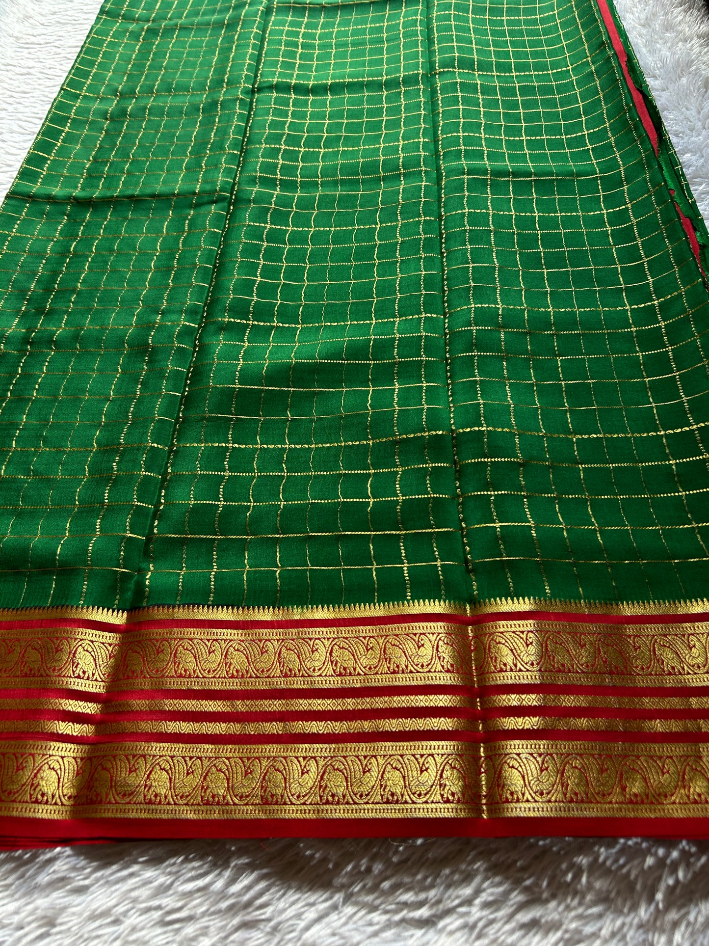Ganga (3D) : Bottle green-orange-red