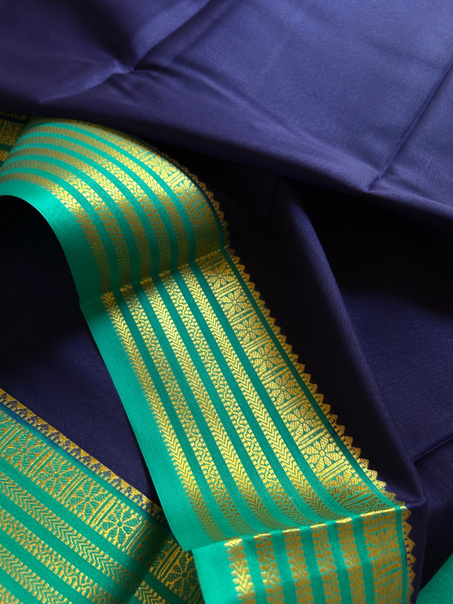 Nayana (2D) : Navy blue-sea blue