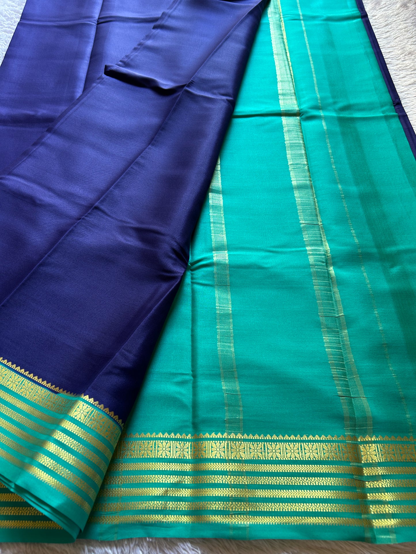 Nayana (2D) : Navy blue-sea blue