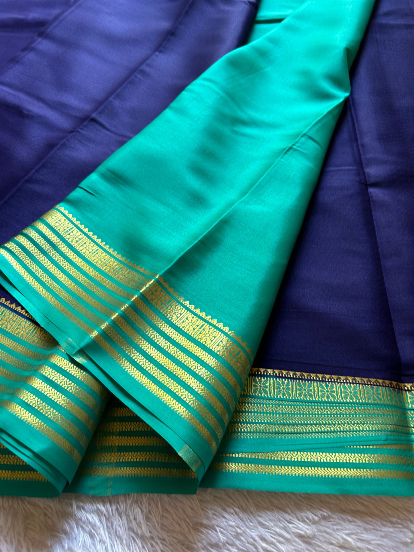 Nayana (2D) : Navy blue-sea blue