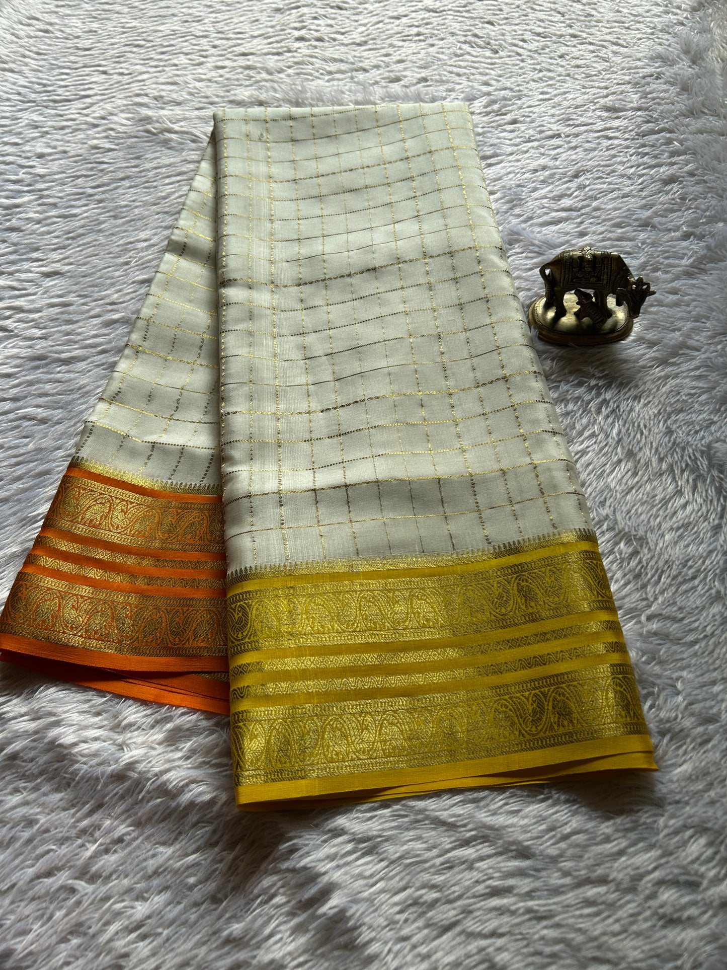 Ganga (3D) : Off white-orange-yellow
