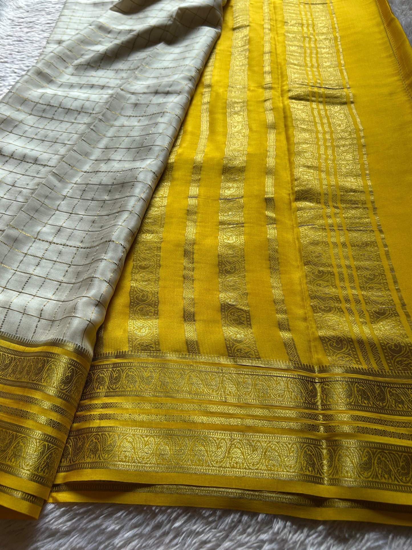 Ganga (3D) : Off white-orange-yellow