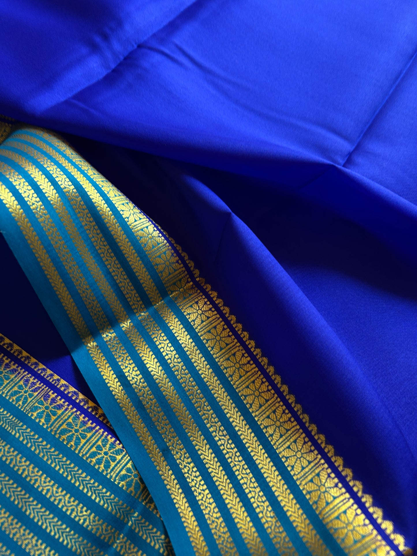 Nayana (2D) : Royal blue-electric blue