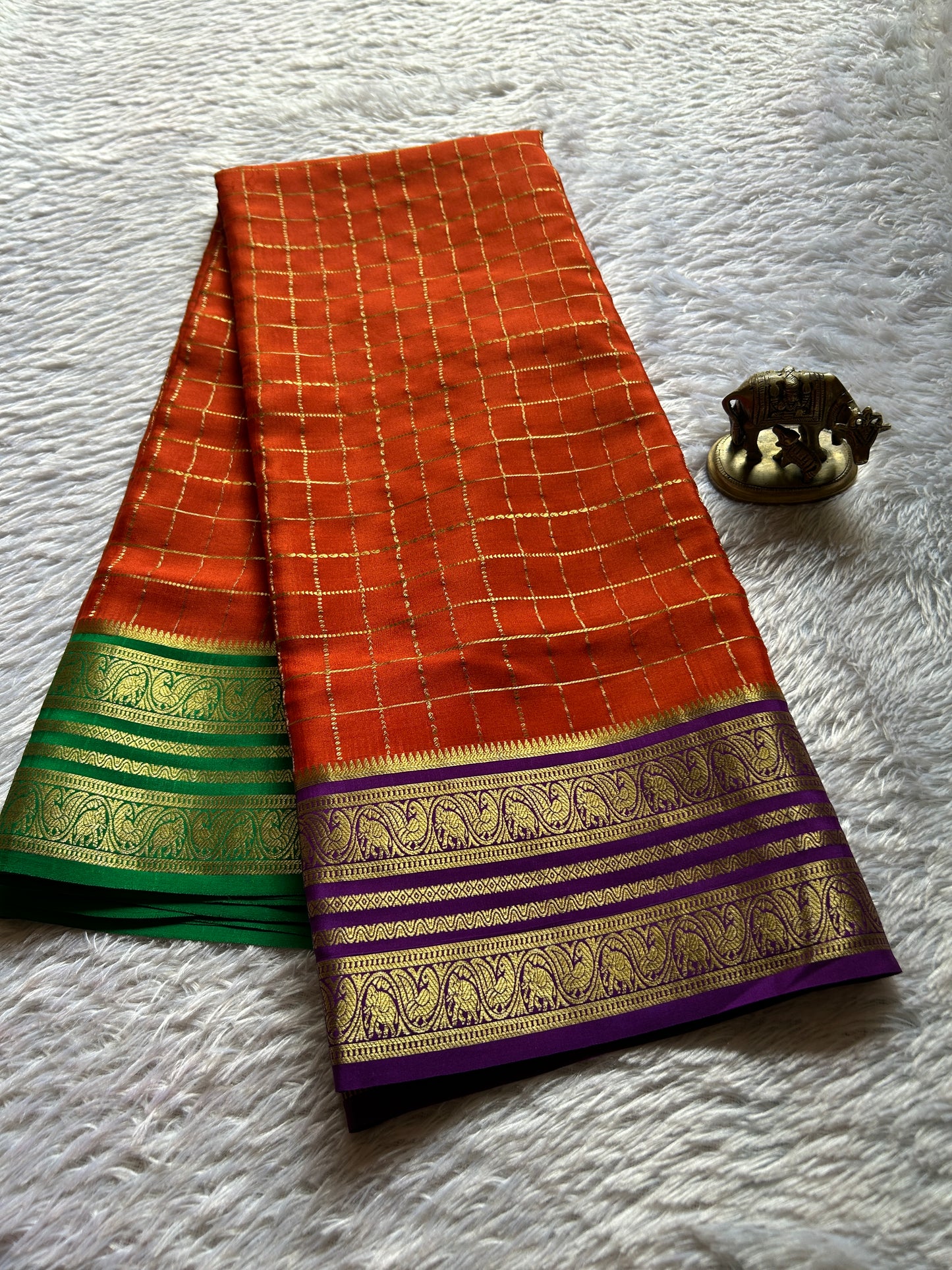 Ganga (3D) : Dark orange-green-purple