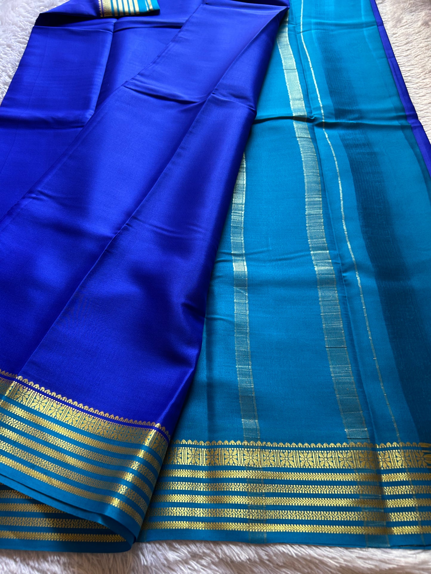 Nayana (2D) : Royal blue-electric blue