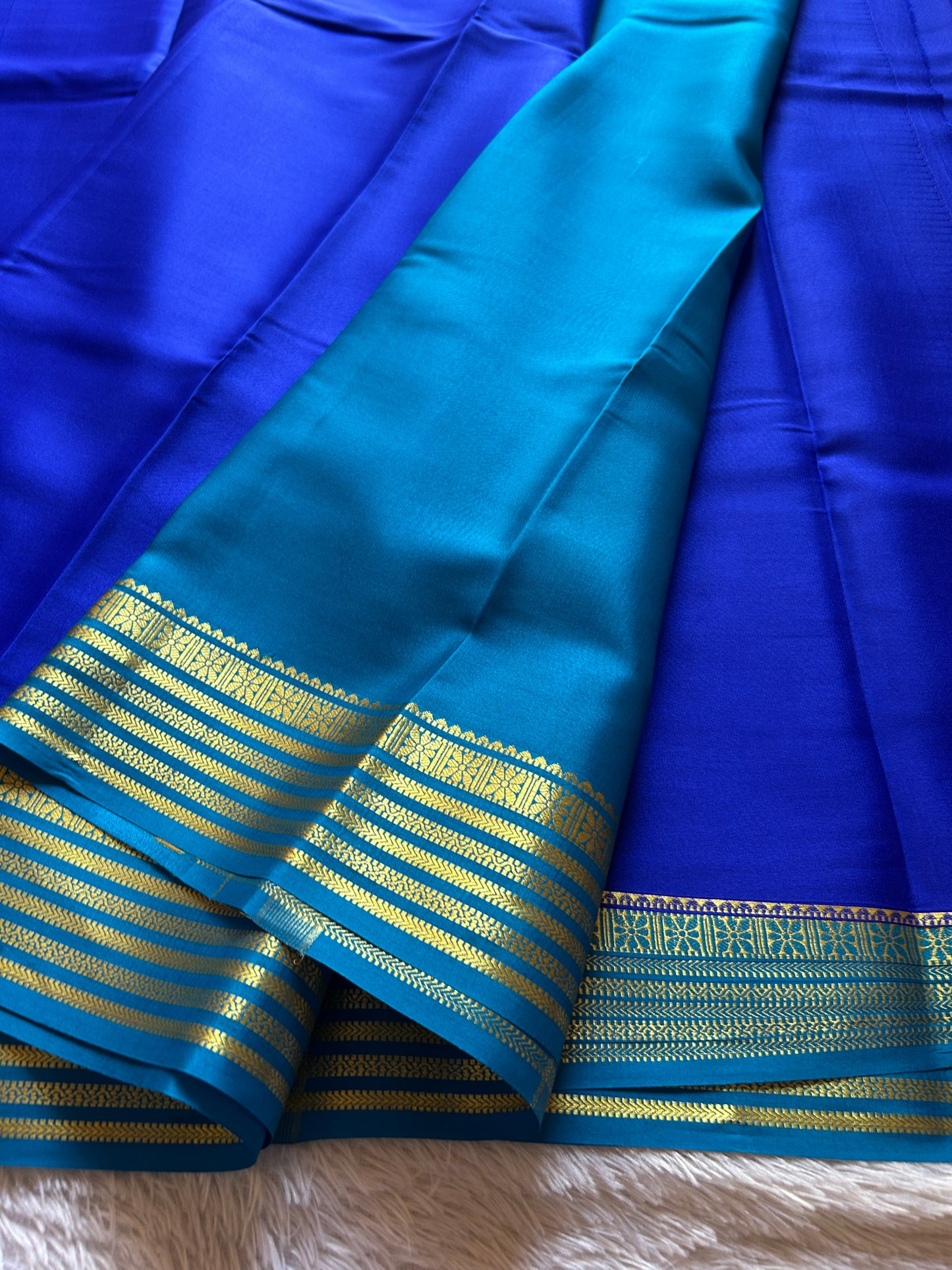 Nayana (2D) : Royal blue-electric blue