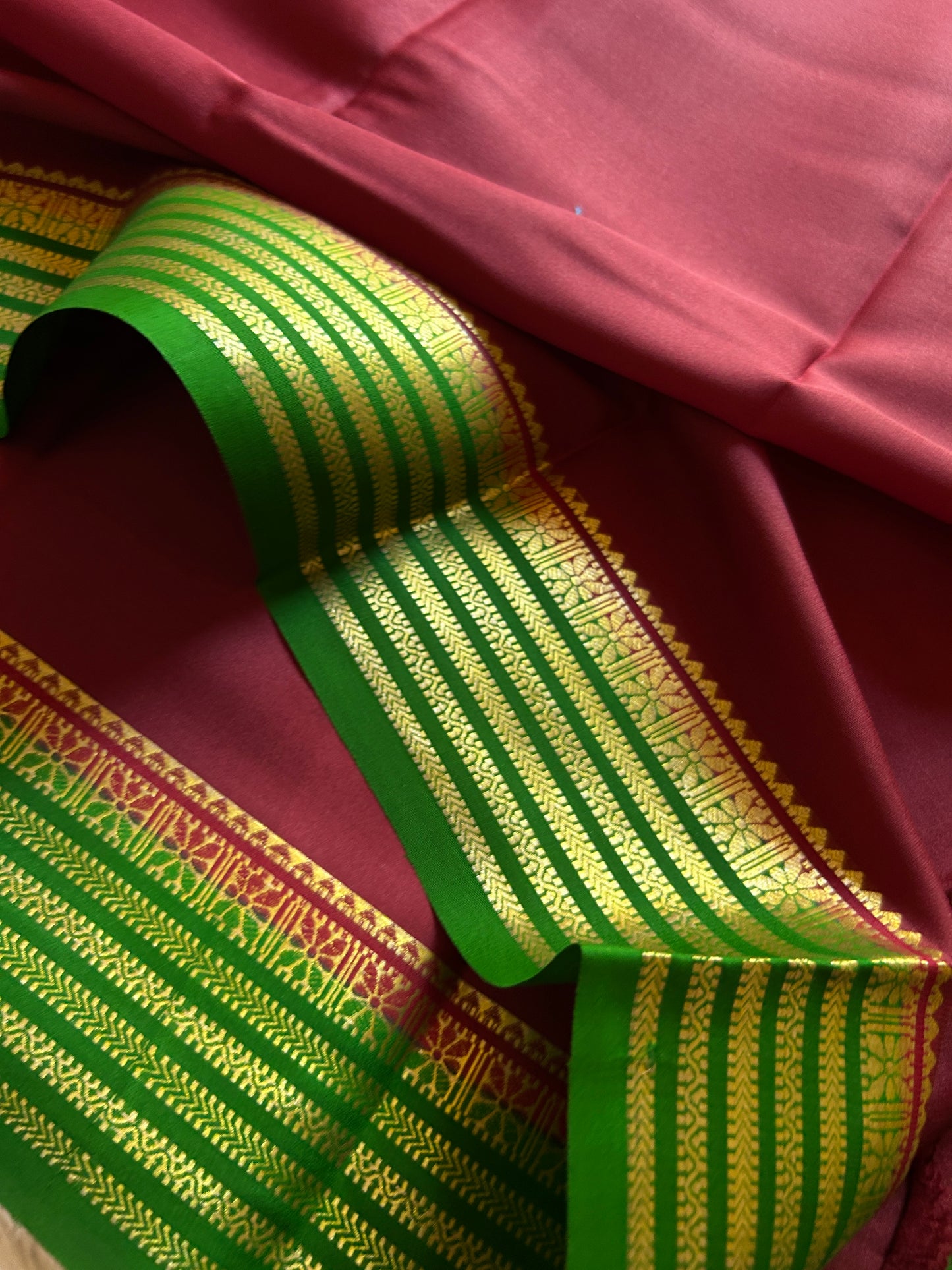 Nayana (2D) : Maroon-emerald green