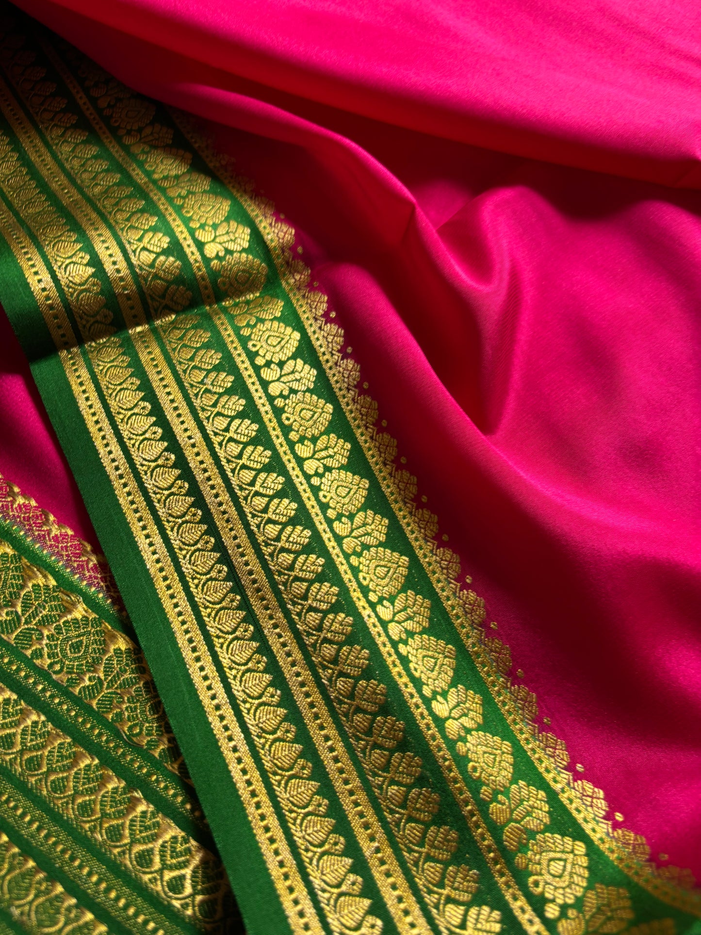 Manasa (2D) : Pink-green